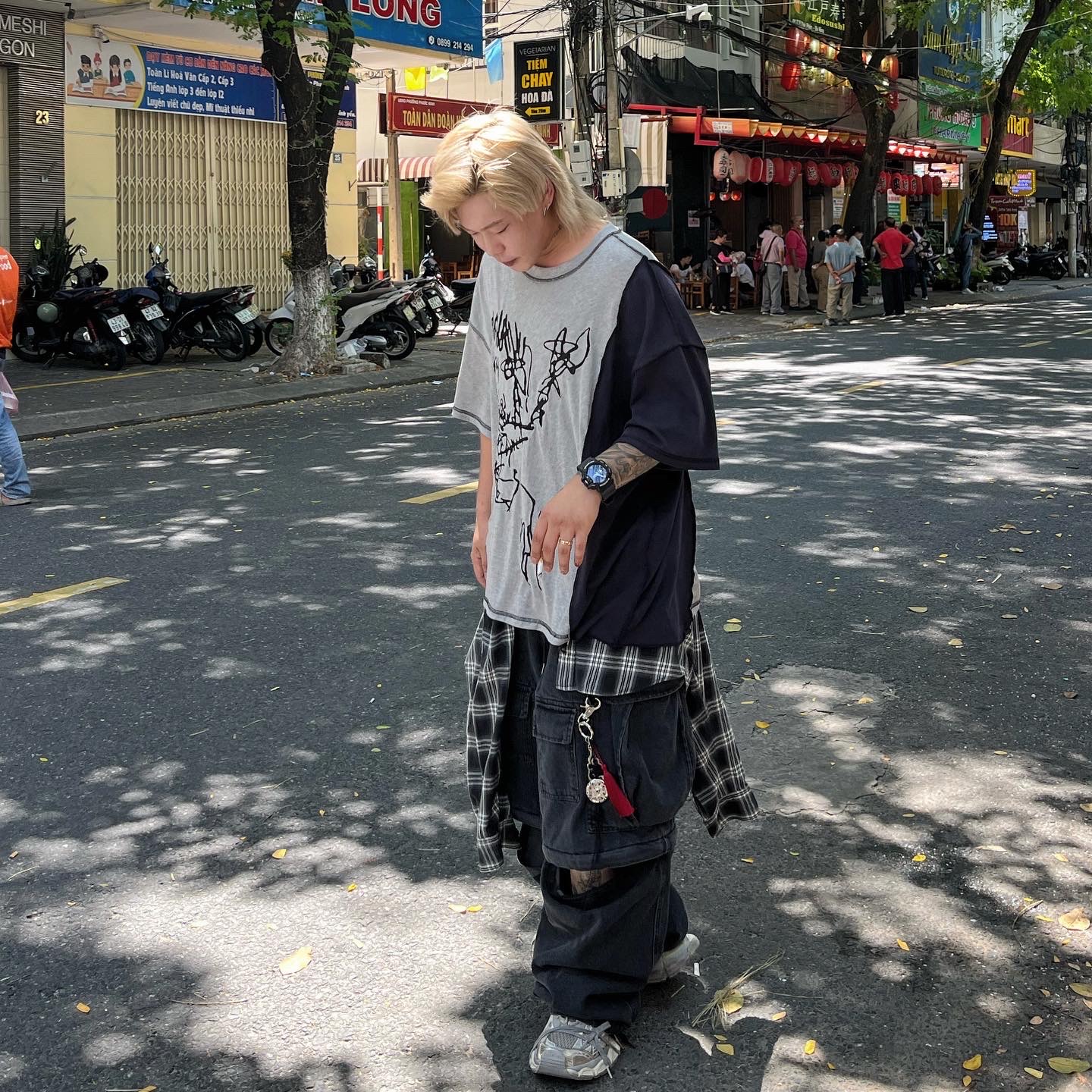 Balenciaga 3XL Sneakers Light Beige 착용 스타일 - 1
