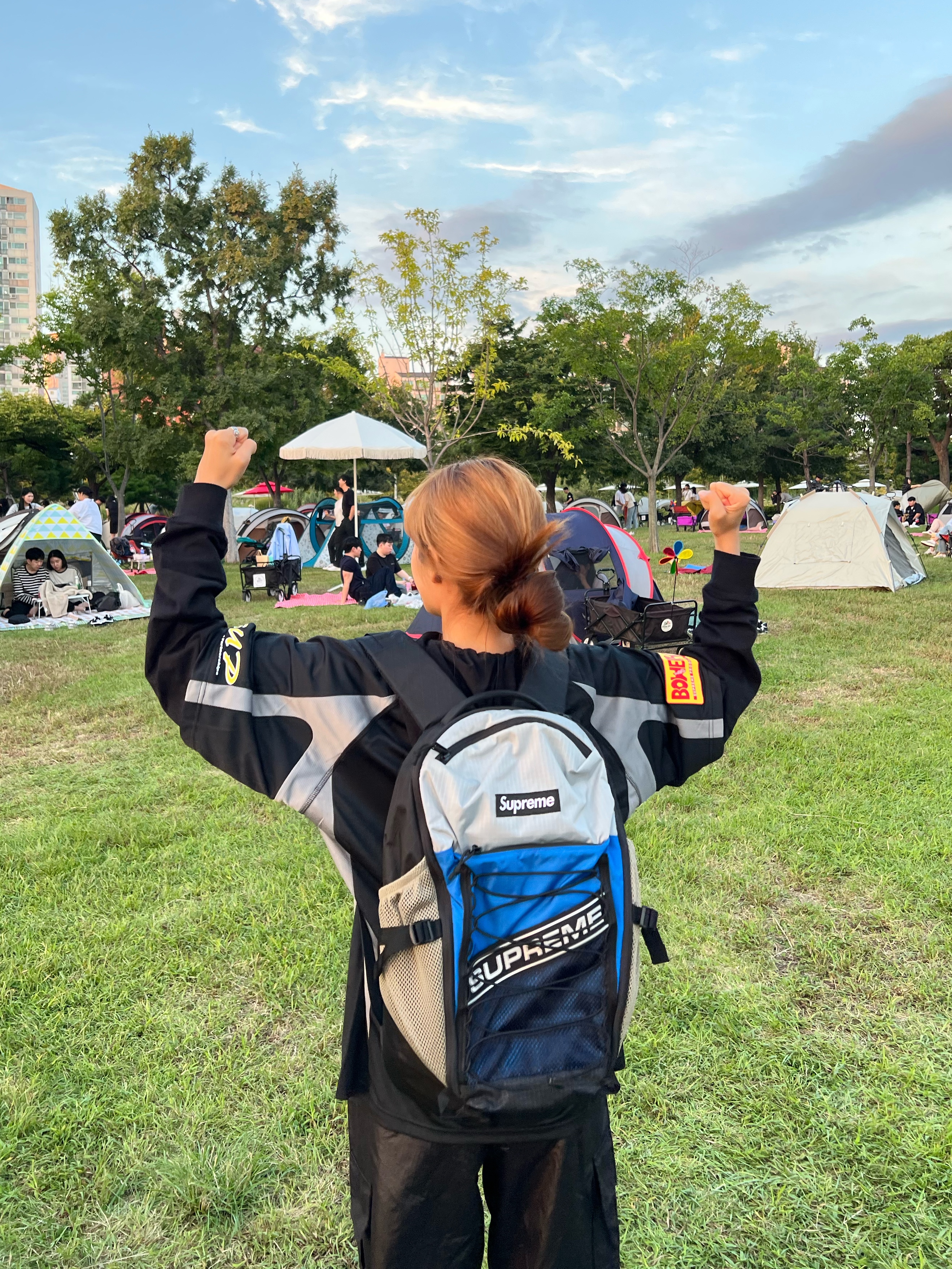 Supreme Backpack Blue - 23FW, Supreme Hooded Soccer Jersey Black - 23FW 착용 스타일 - 3