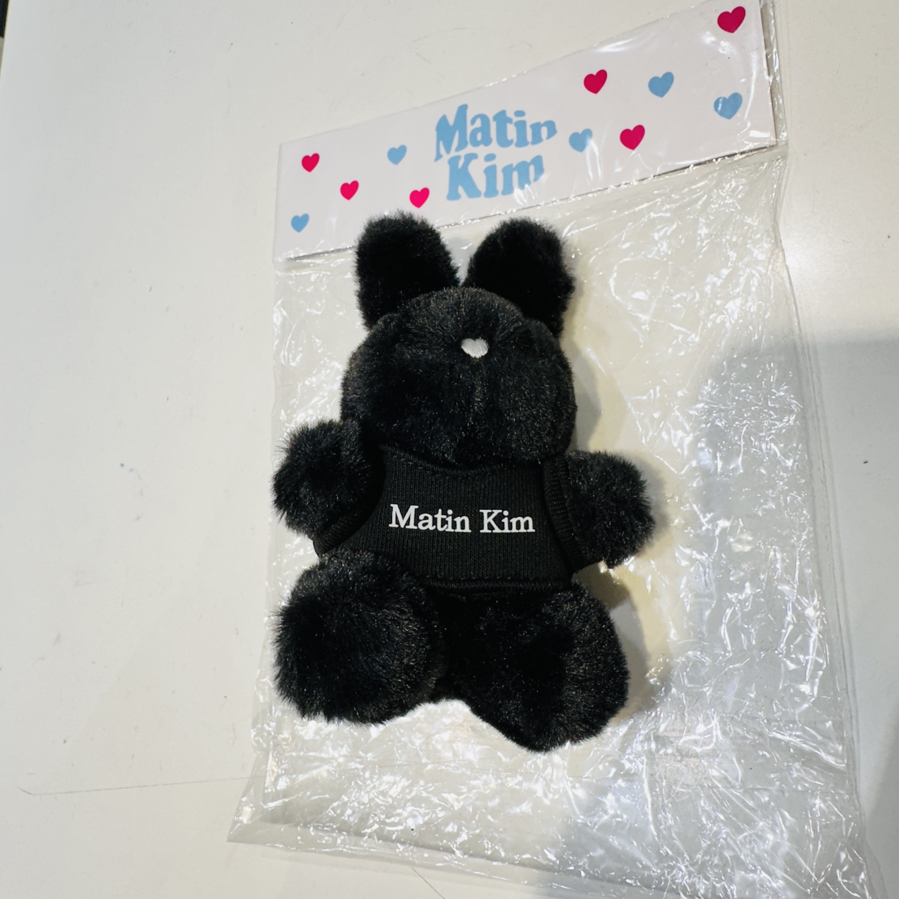 Matin Kim Black Bunny Toy Keyring Black 착용 스타일 - 2