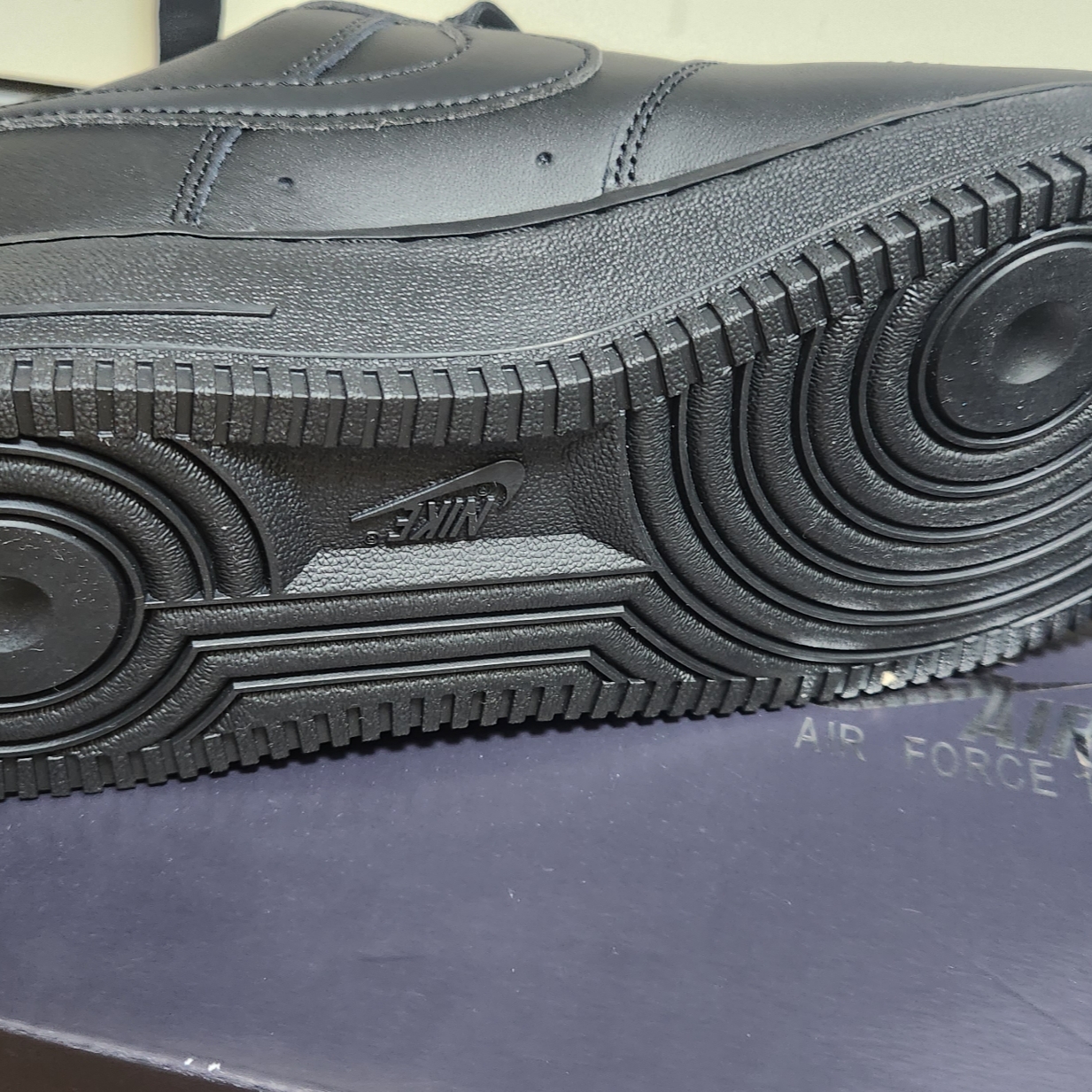 Nike Air Force 1 '07 Fresh Black 착용 스타일 - 4
