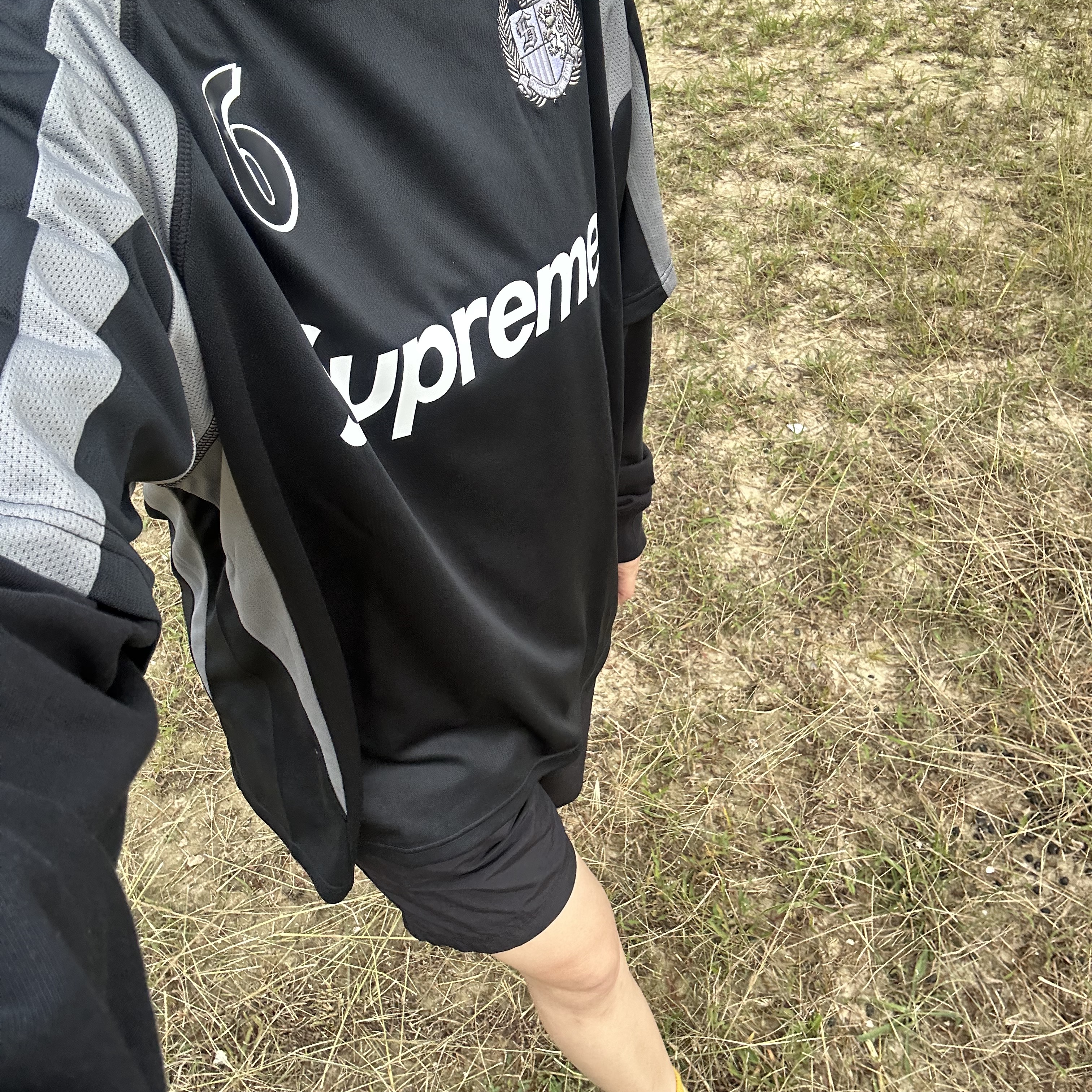 Supreme Hooded Soccer Jersey Black - 23FW 착용 스타일