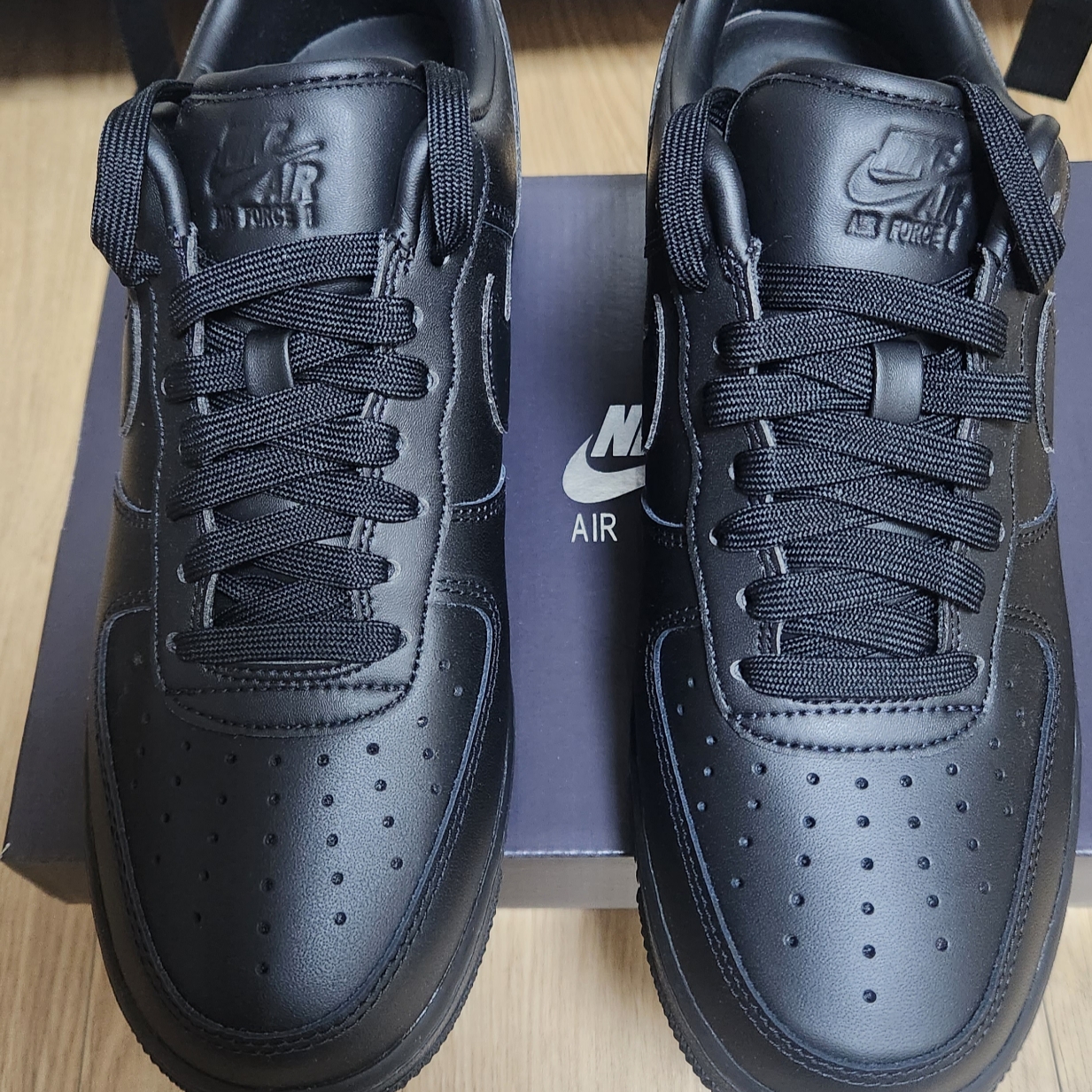 Nike Air Force 1 '07 Fresh Black 착용 스타일 - 1