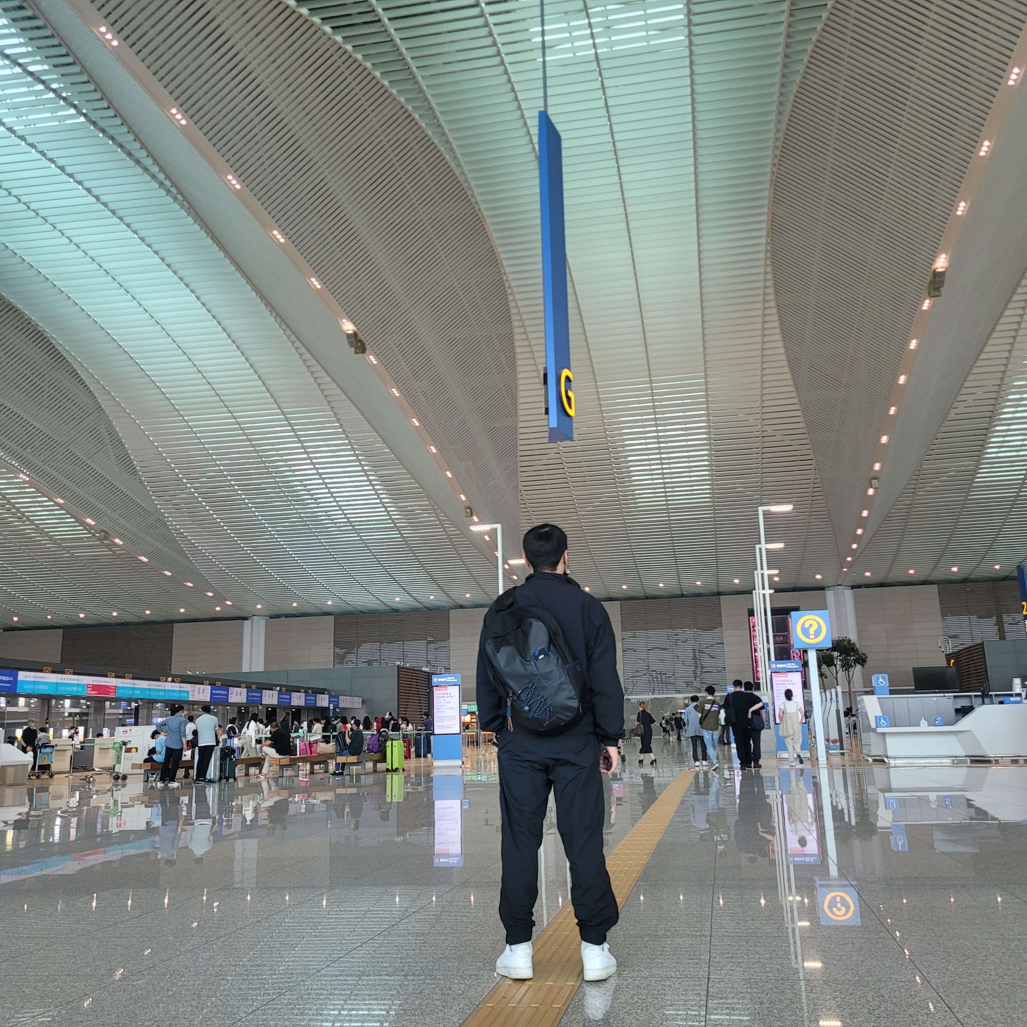 Ader Error x Eastpak Up-Down Sling Black, Nike x Drake Nocta Golf Mock Neck Top Black - US/EU 착용 스타일