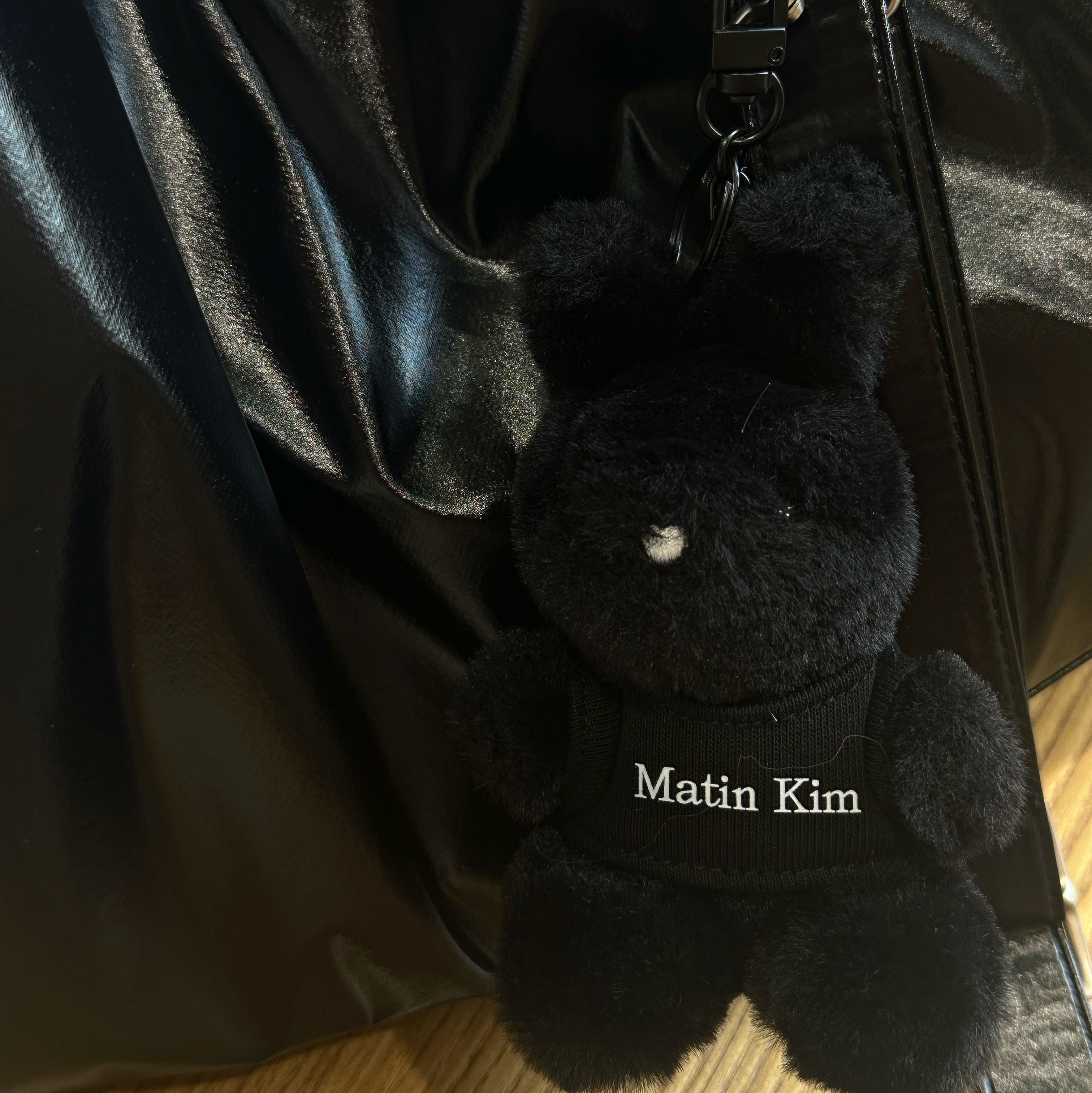 Matin Kim Black Bunny Toy Keyring Black, Matin Kim Big Coating Tote Bag Black 착용 스타일