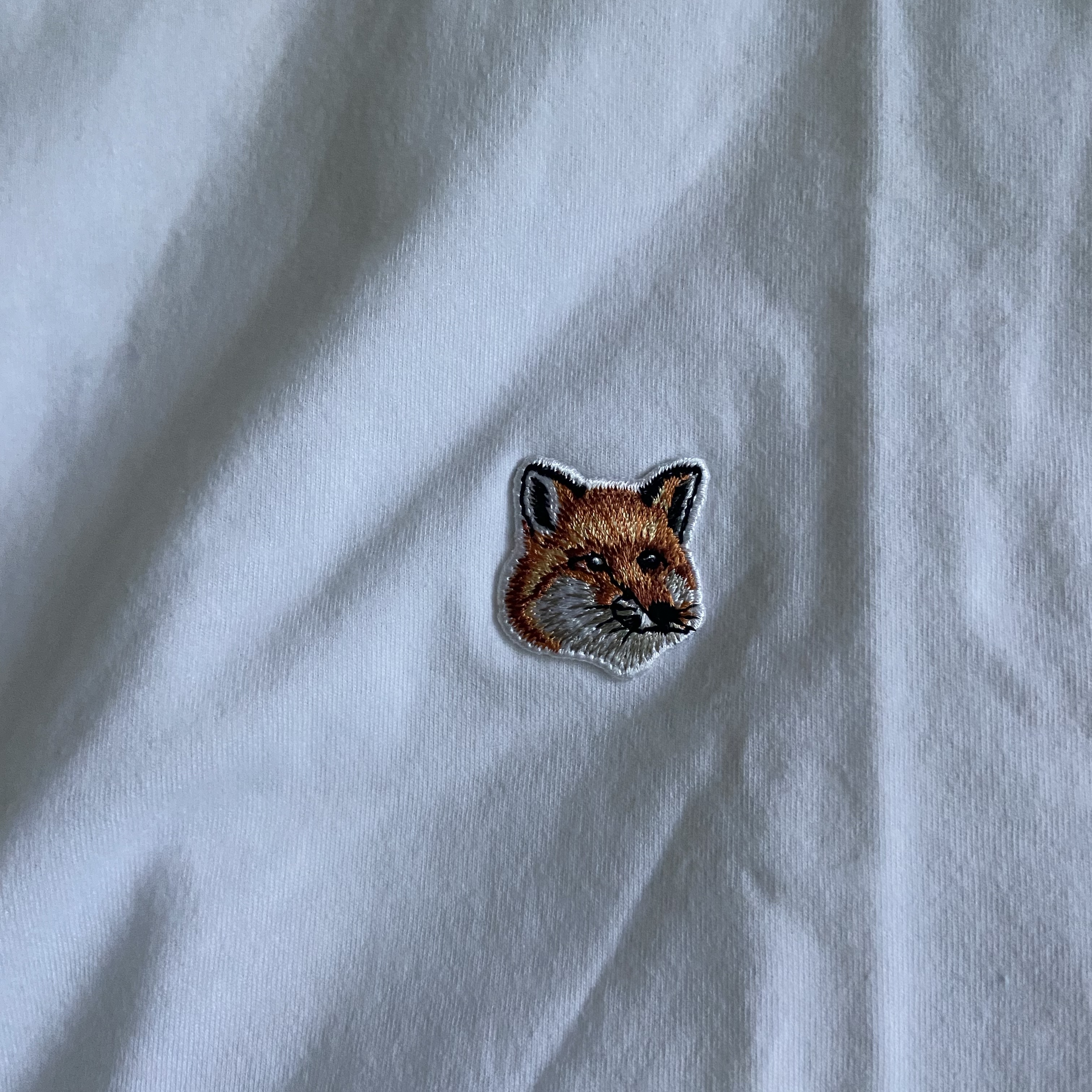 Maison Kitsune Fox Head Patch Regular Long Sleeve T-Shirt White 착용 스타일