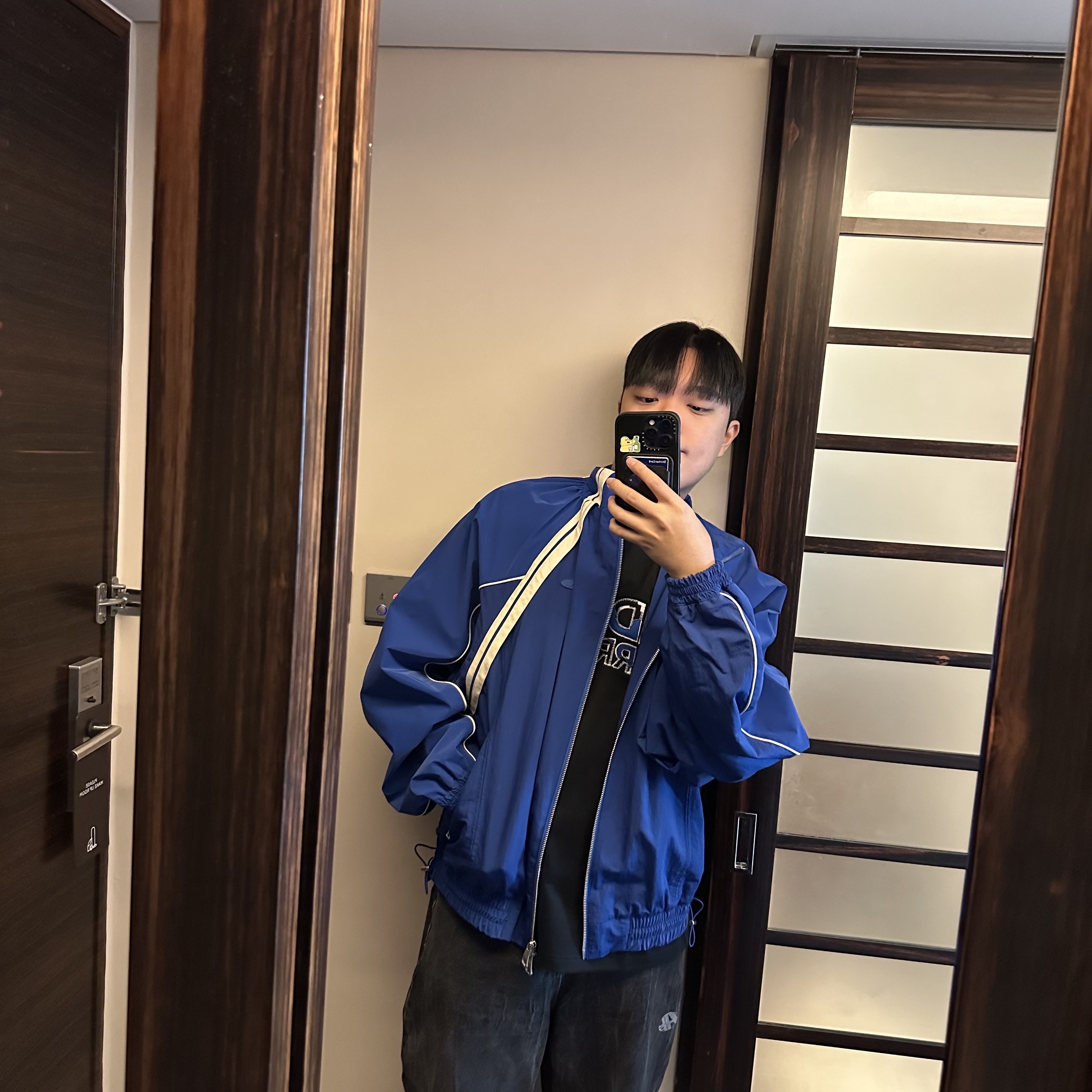 Ader Error Bashar Jumper Z-Blue, Ader Error Edca Logo T-Shirt Noir 착용 스타일 - 1