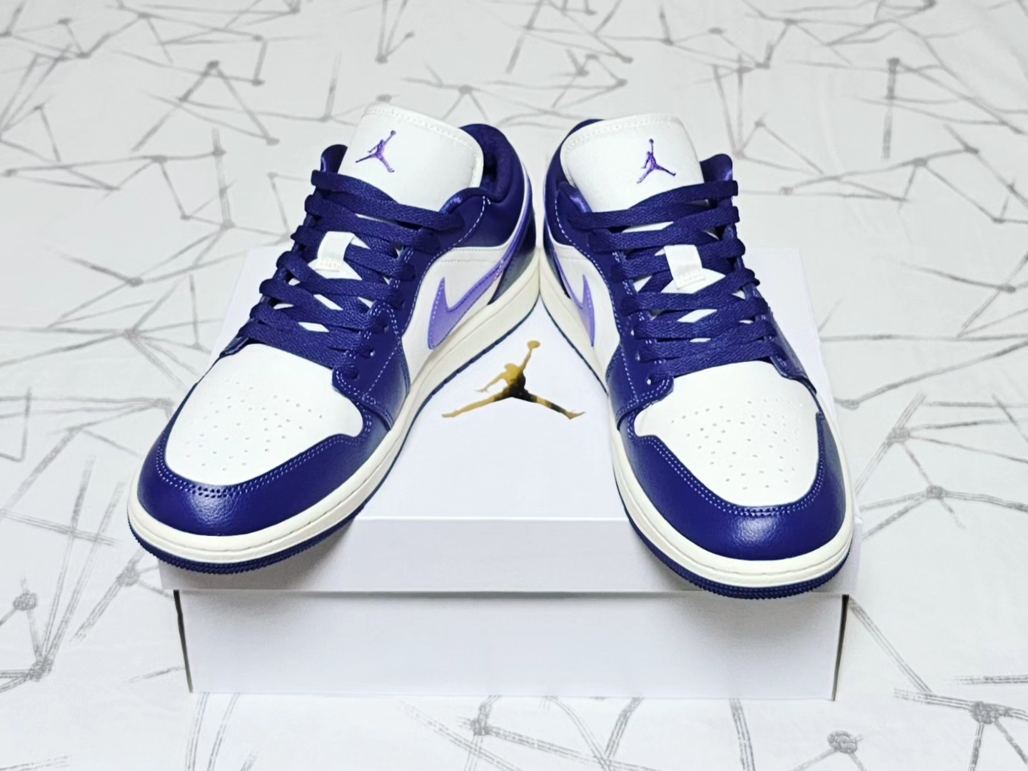 (W) Jordan 1 Low Sky J Purple Sail 착용 스타일 - 3