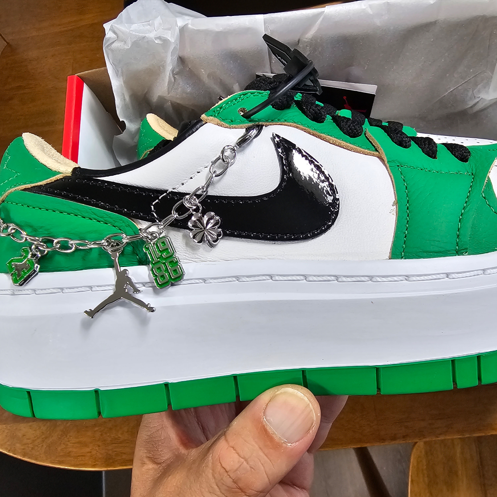 (W) Jordan 1 Elevate Low SE Lucky Green 착용 스타일
