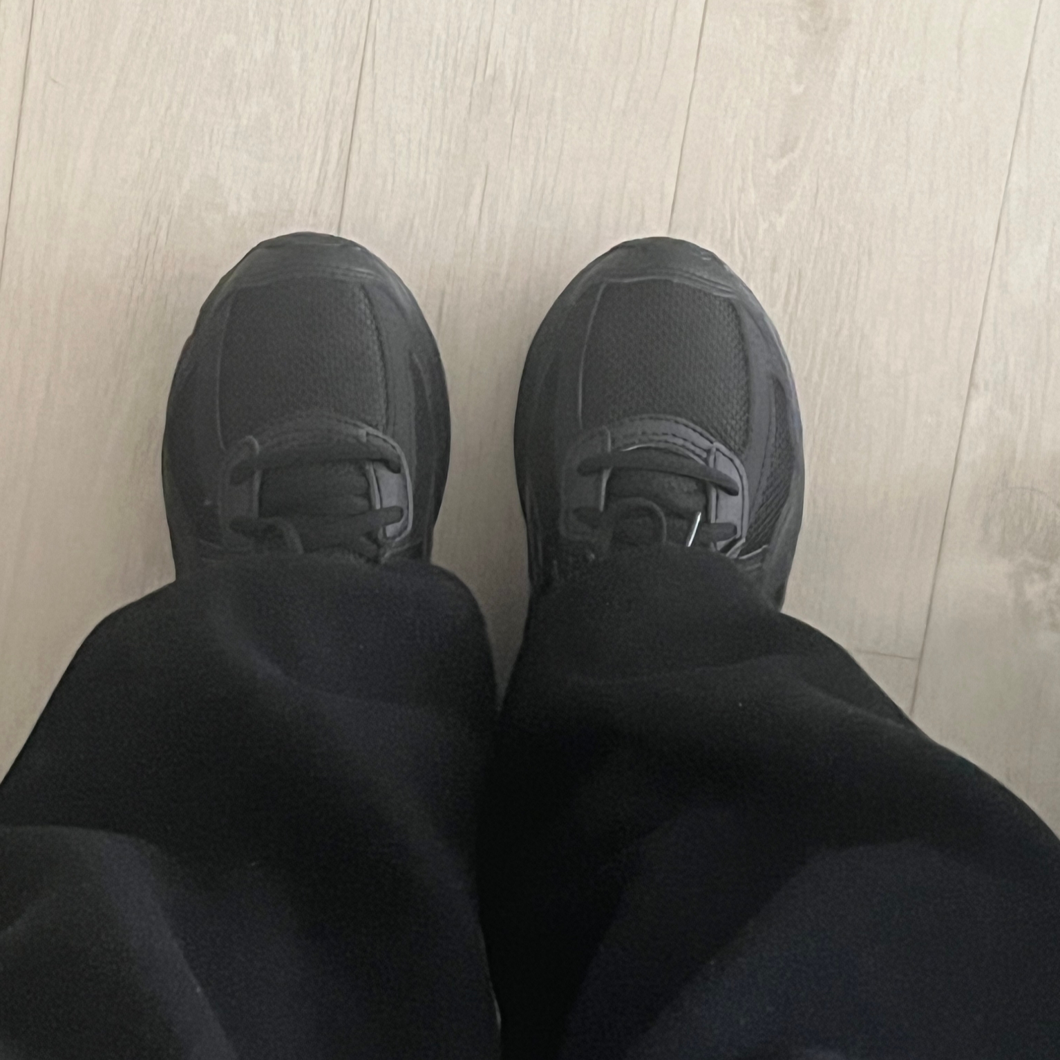 Asics Jog 100 S Black - 2E Wide 착용 스타일 - 1