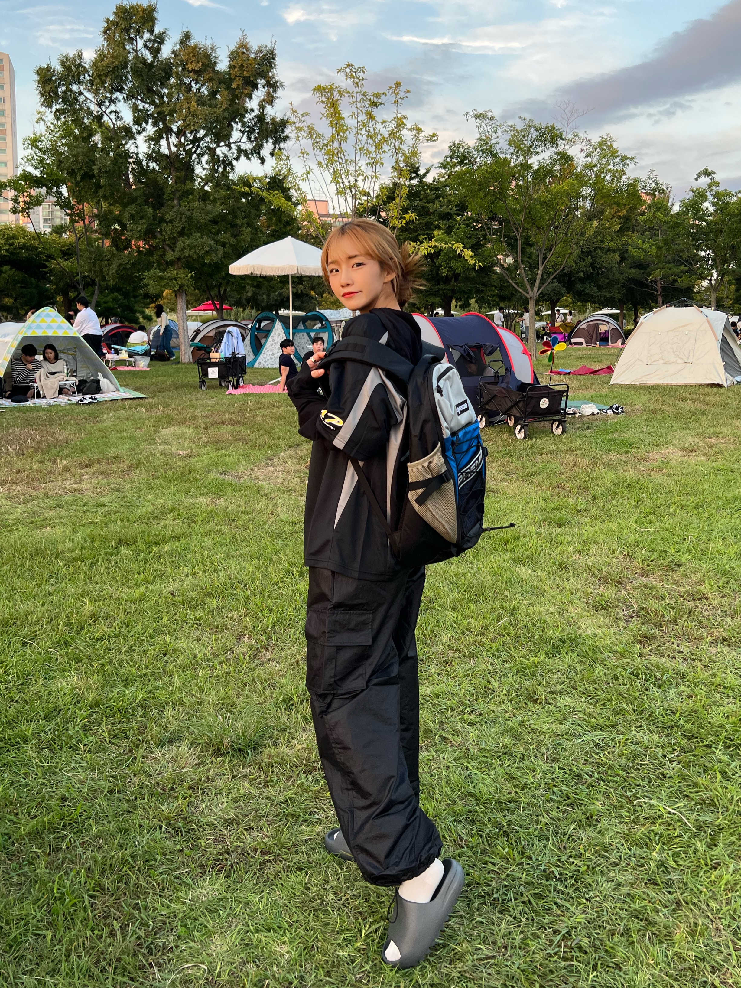 Supreme Backpack Blue - 23FW, Supreme Hooded Soccer Jersey Black - 23FW 착용 스타일 - 3