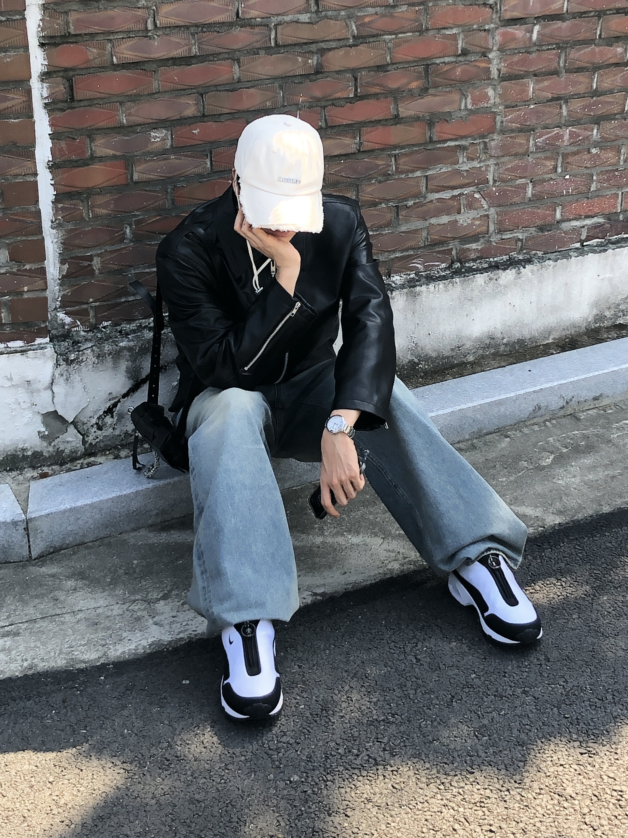 Jacquemus La Casquette Artichaut Fringe Baseball Cap Off White, Our Legacy Belt 2cm Leather Black 착용 스타일 - 2