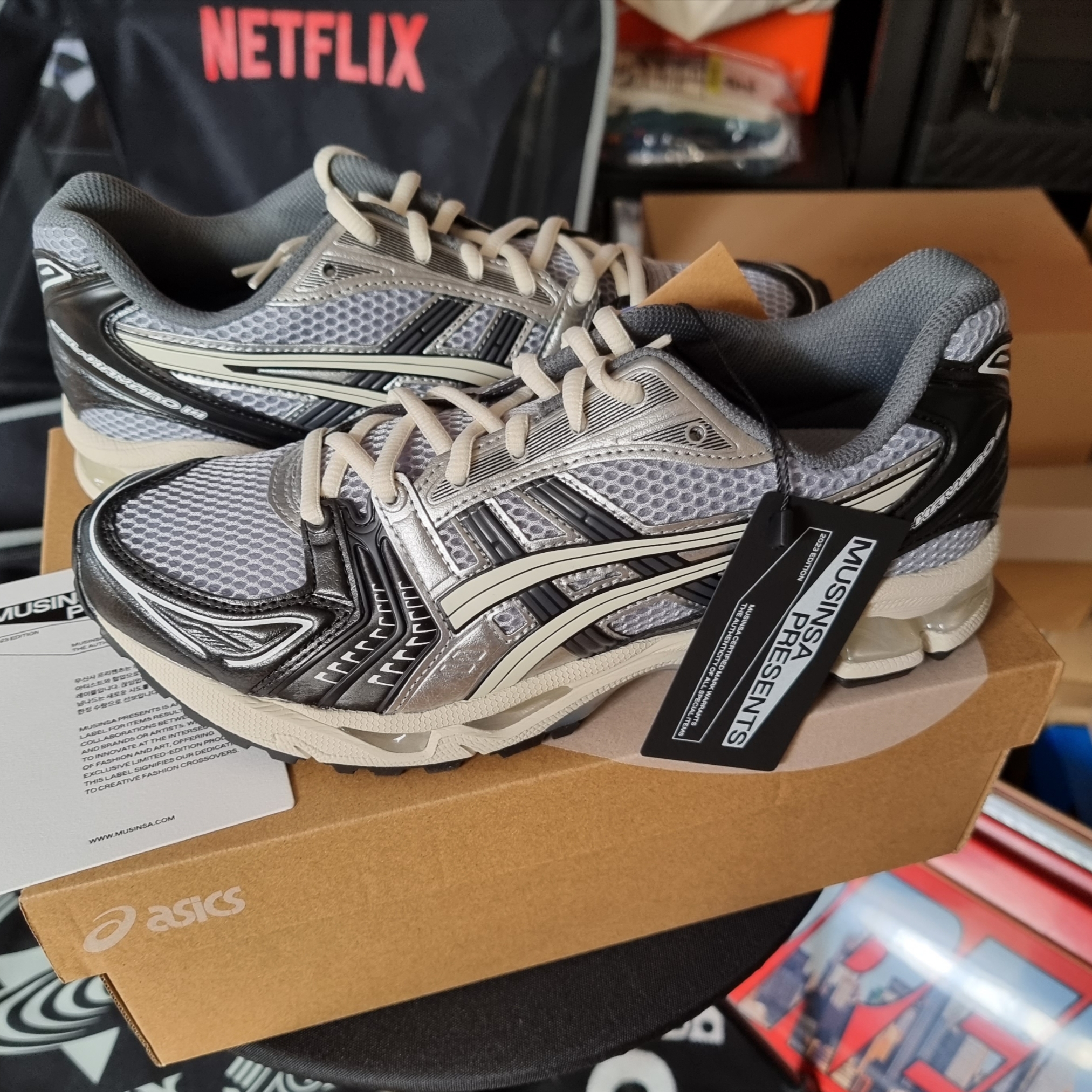Asics Gel-Kayano 14 Black Glacier Grey 착용 스타일