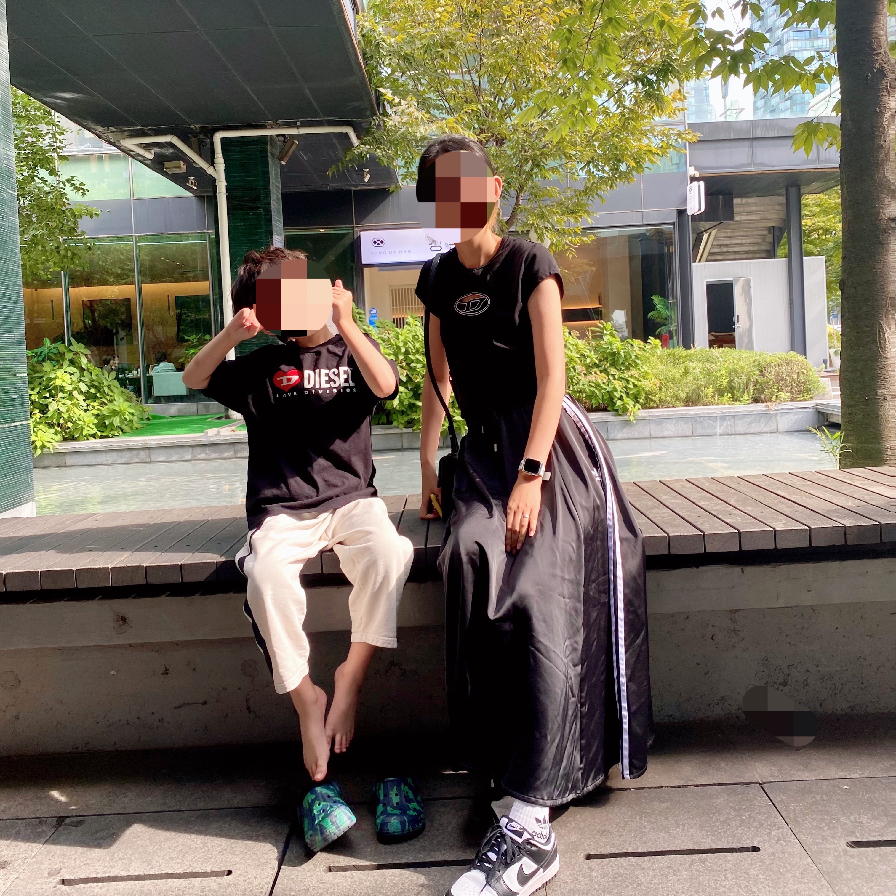 (W) Diesel T-Angie Peekaboo Logo T-Shirt Black, (W) Nike Dunk Low Black 착용 스타일