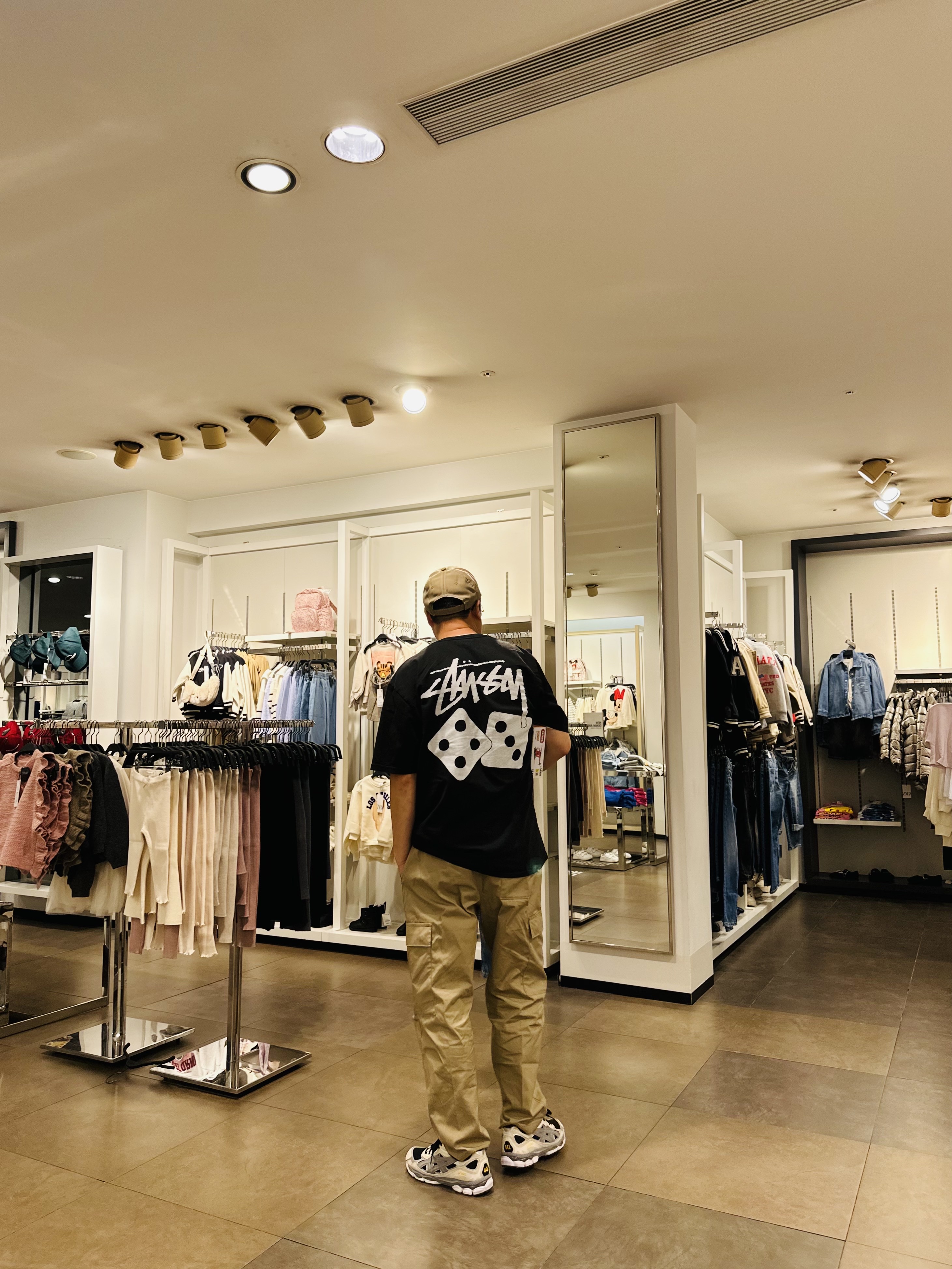 Malbon Golf x Nike Dri-Fit Legacy 91 Tech Cap Khaki, Stussy Dice Pigment Dyed T-Shirt Black 2021 착용 스타일 - 5