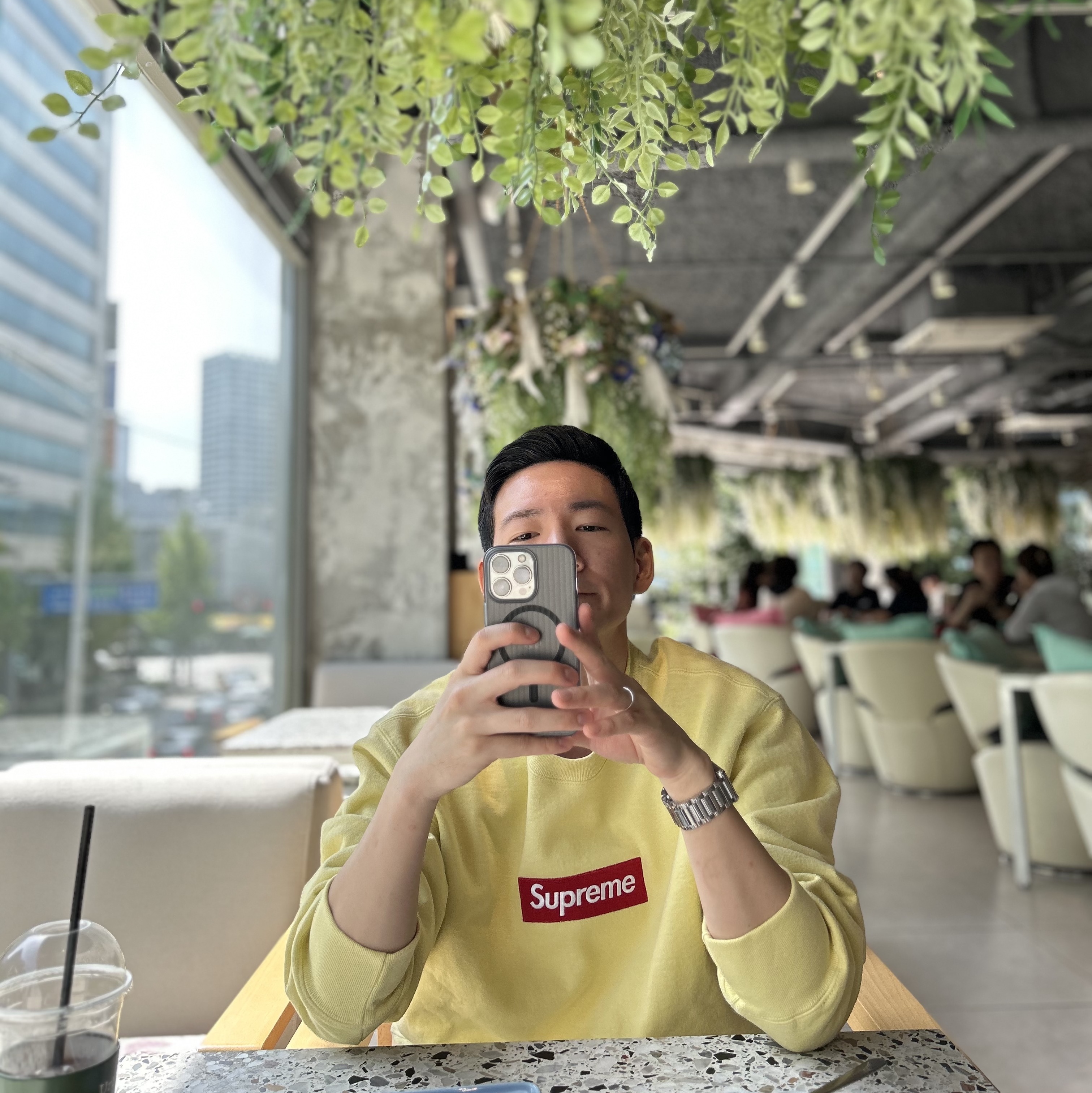 Supreme Box Logo Crewneck Pale Yellow - 22FW, Cartier Tank Must Watch Extra Large Automatic Steel Bracelet Steel 착용 스타일 - 1