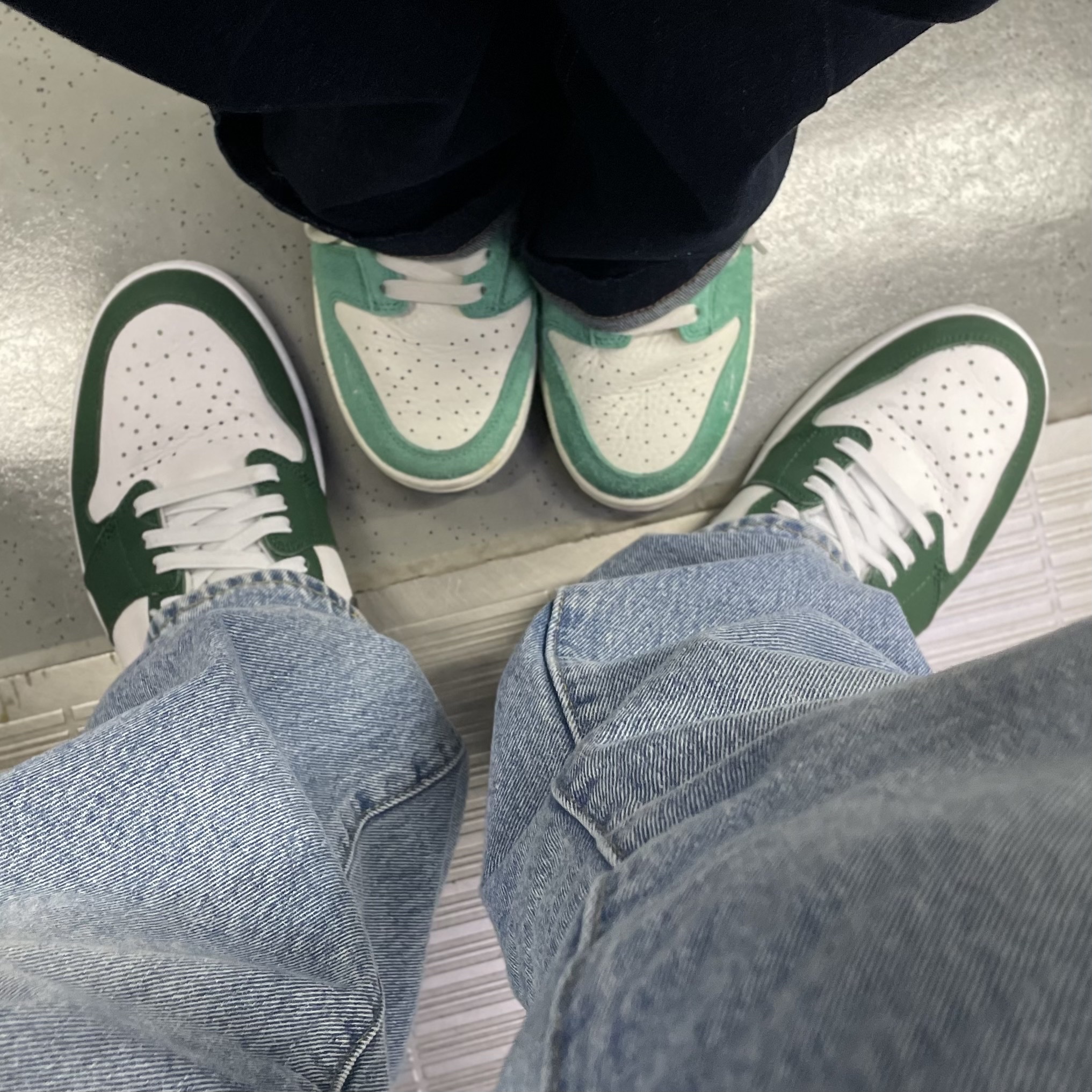 Nike x Kasina Dunk Low Road Sign - Kasina Exclusive, Jordan 1 Retro High OG Gorge Green 착용 스타일 - 1