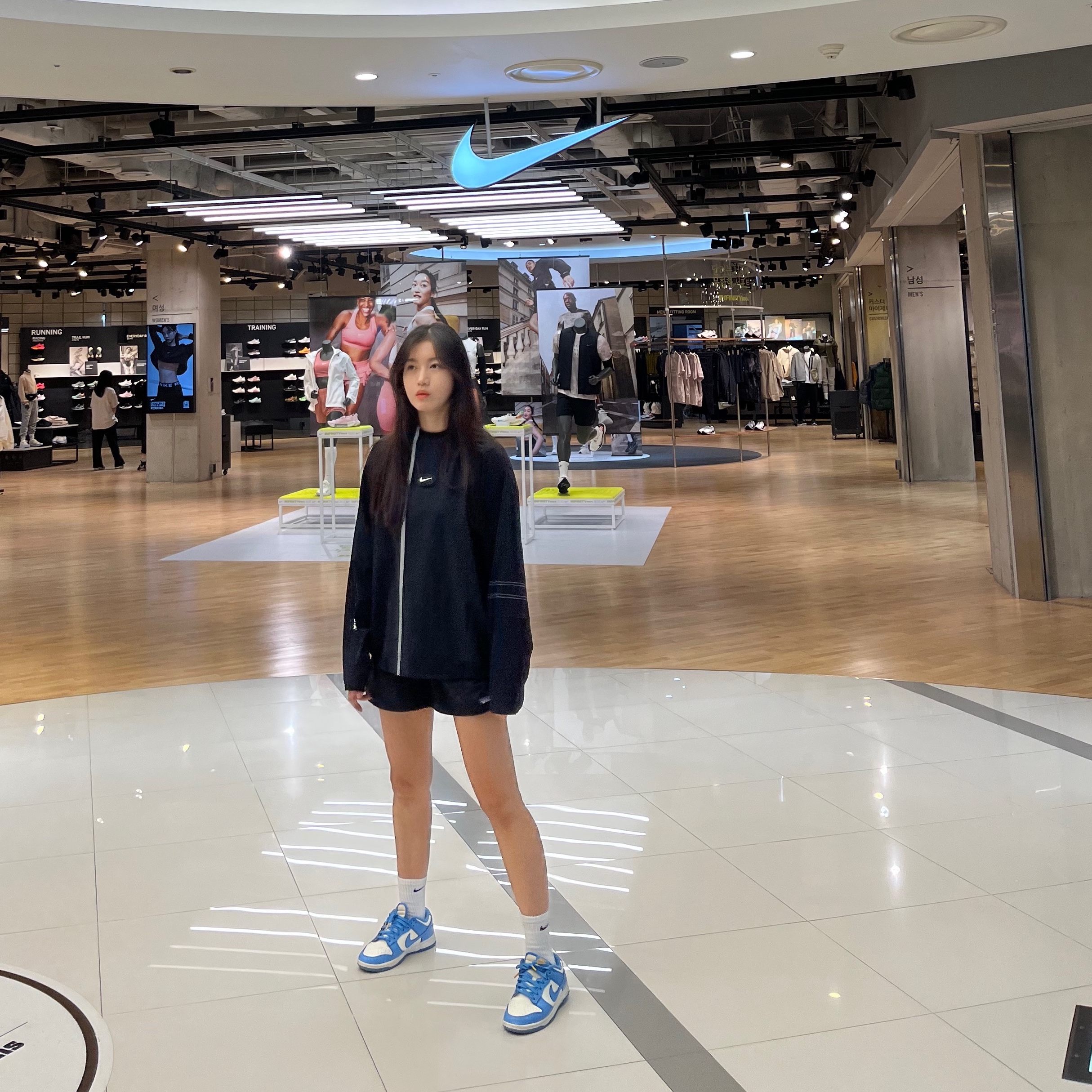 (W) Nike x Drake Nocta NRG LR L/S Crew Black (DV3631-010), Patagonia Baggies Shorts 5 Inch Black 착용 스타일 - 2