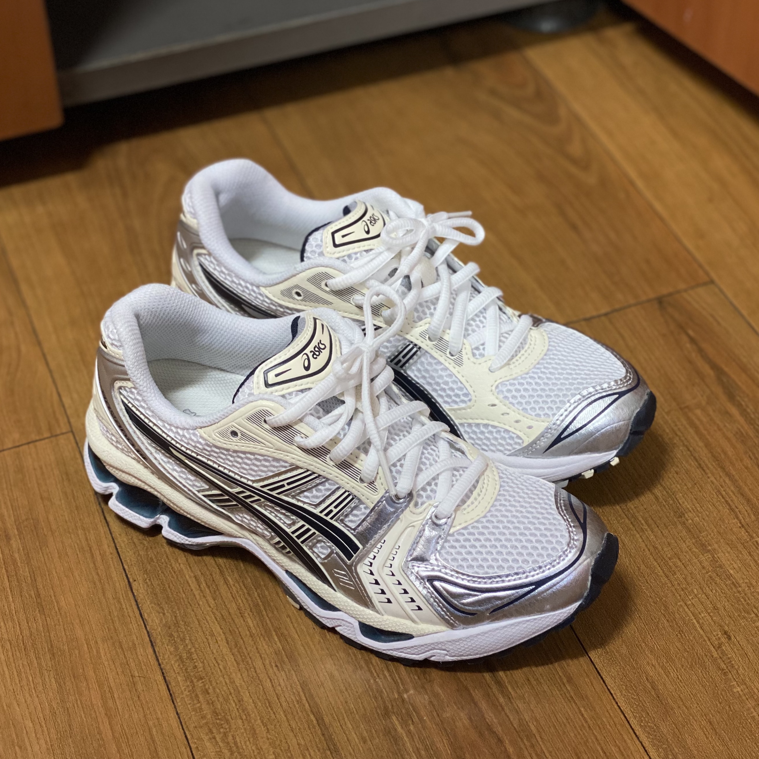 (W) Asics Gel-Kayano 14 White Midnight 착용 스타일 - 3