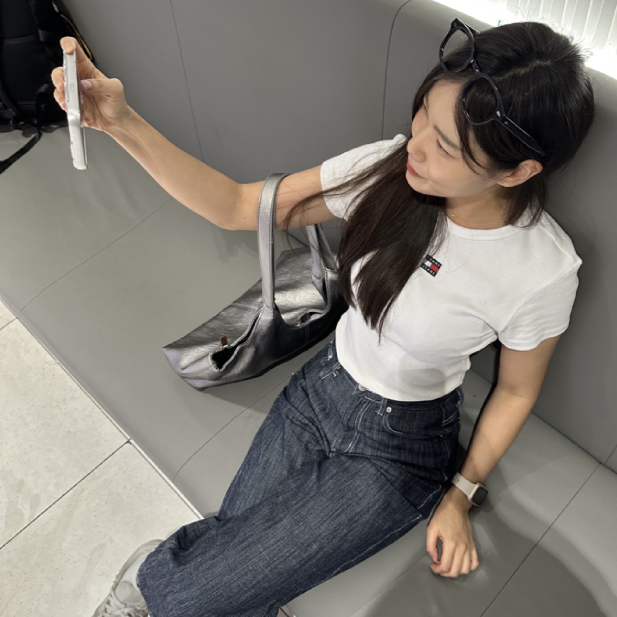 Gentle Monster x Maison Margiela MM010 Clear Black 착용 스타일 - 3