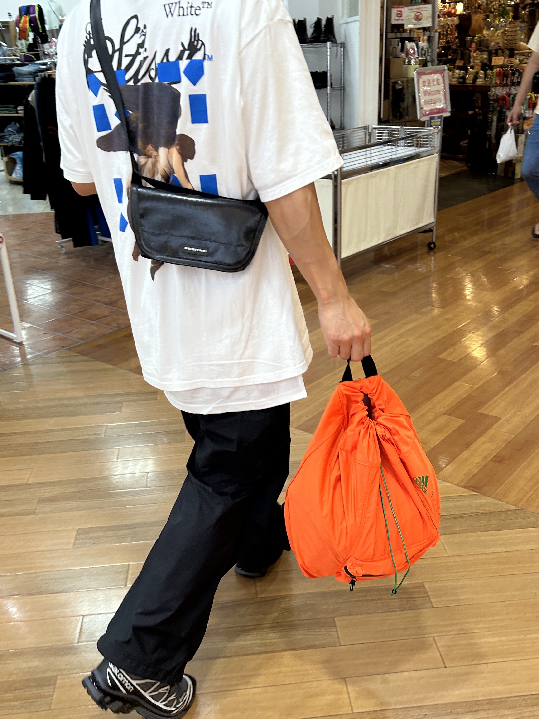 Salomon XT-6 Gore-Tex Black Ebony, Stussy x Off-White 40 WT T-Shirt 착용 스타일