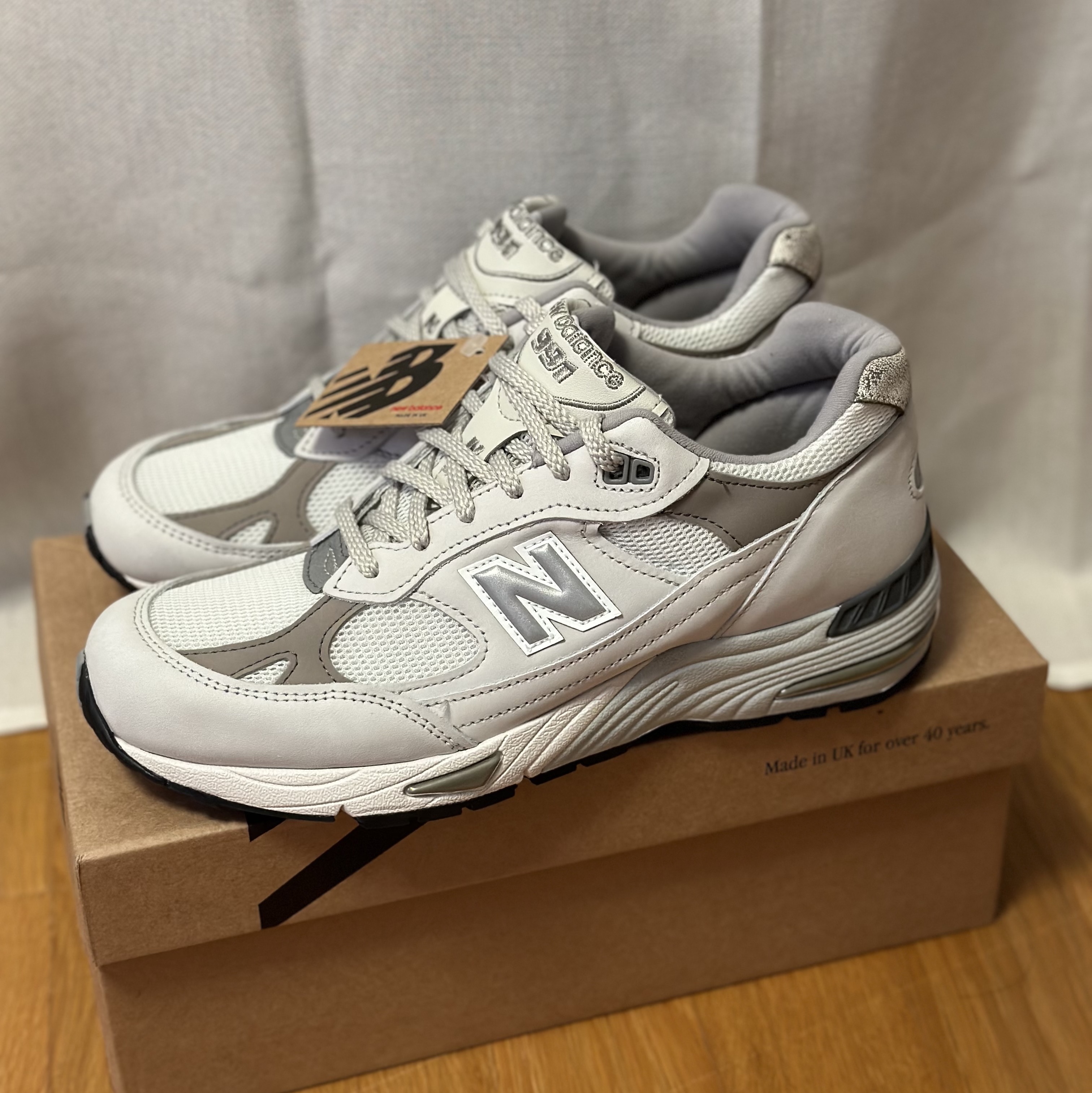 New Balance 991 Made in UK White Grey 착용 스타일 - 2