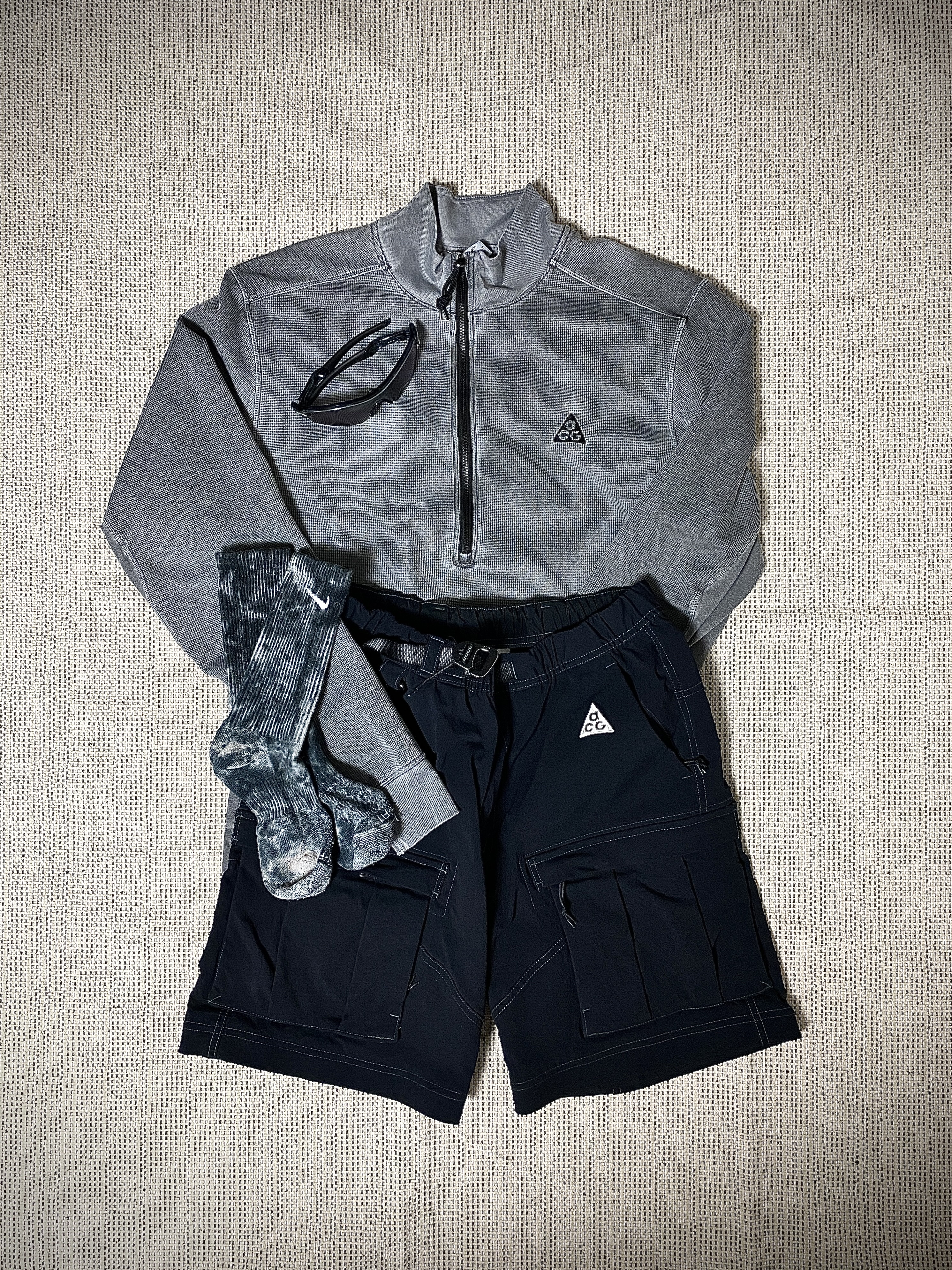 Nike NRG Dri-Fit ACG ADV Steeple Rock Half Zip Base Layer Black - Asia, Nike ACG Smith Summit Cargo Pants Black Summit White - Asia 착용 스타일 - 4