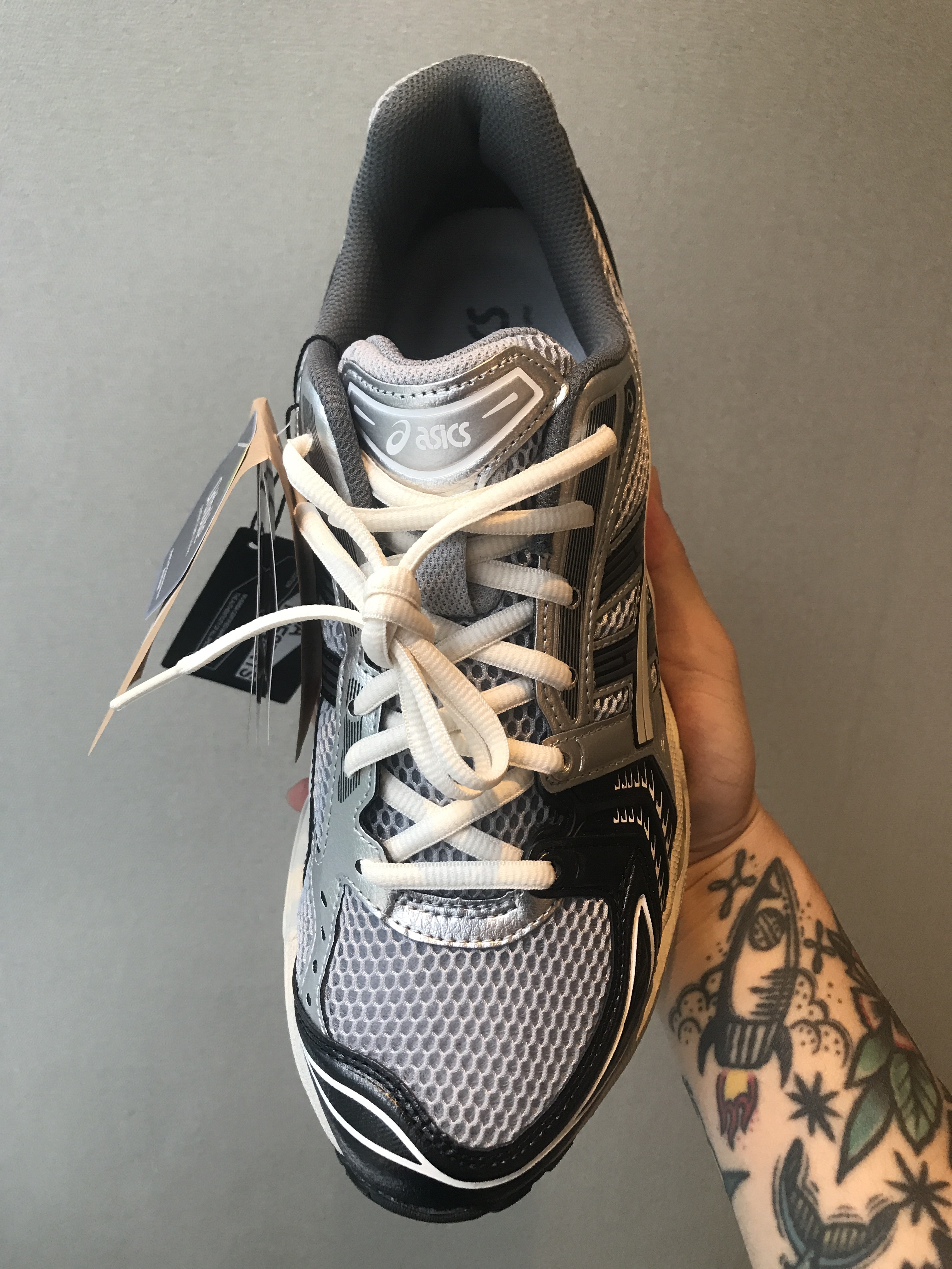 Asics Gel-Kayano 14 Black Glacier Grey 착용 스타일 - 4