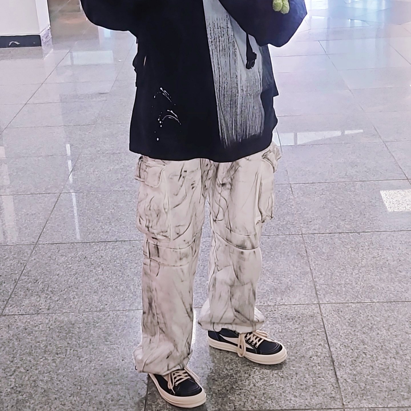 Rick Owens Drkshdw Luxor Overdyed Denim Vintage Sneakers Black Milk 착용 스타일 - 2