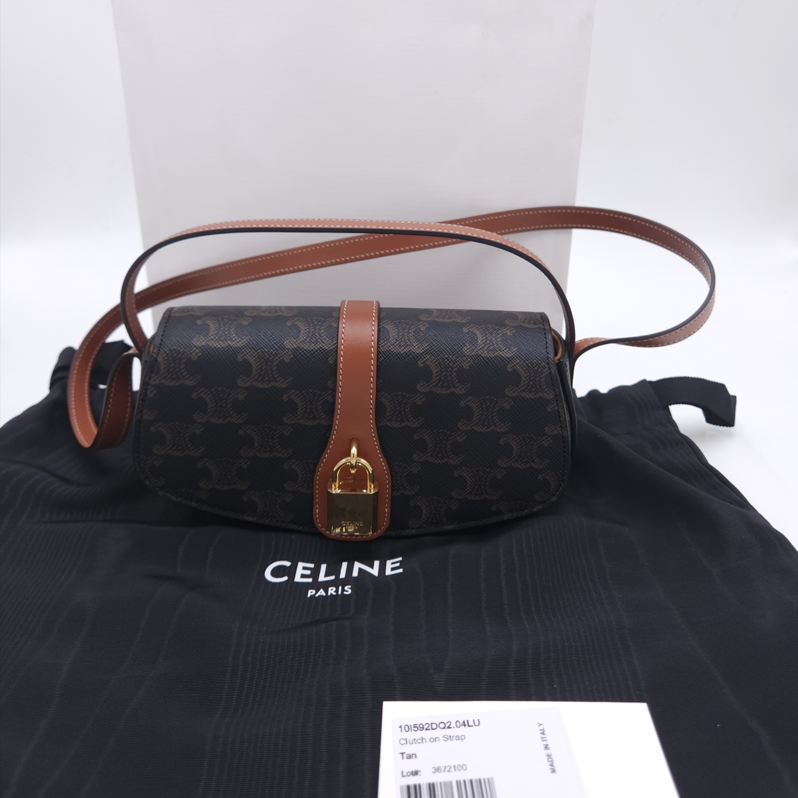 Celine Clutch On Strap Tabou in Triomphe Canvas Calfskin Tan 착용 스타일