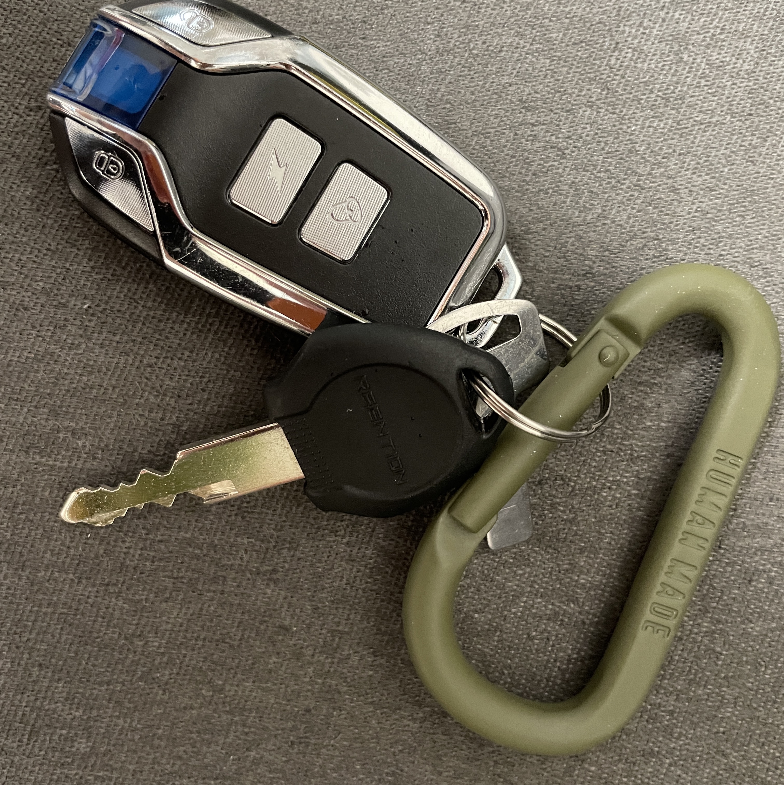 Human Made Carabiner 70mm Olive Drab 착용 스타일 - 3