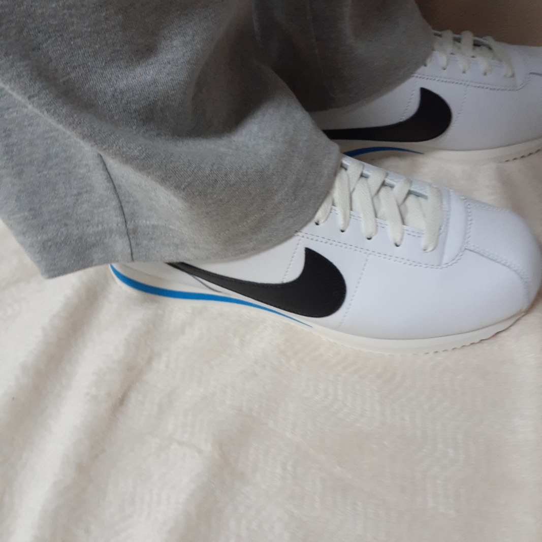 Nike Cortez White and Black 착용 스타일 - 2