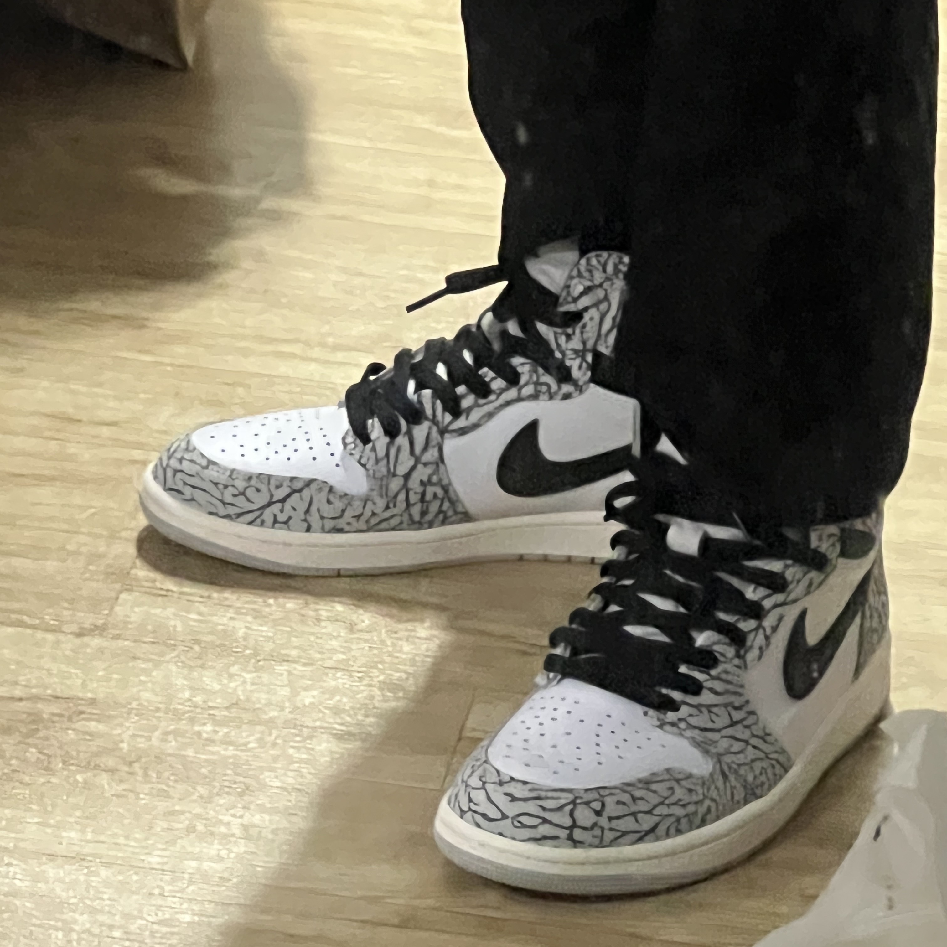 Jordan 1 Retro High OG White Cement 착용 스타일
