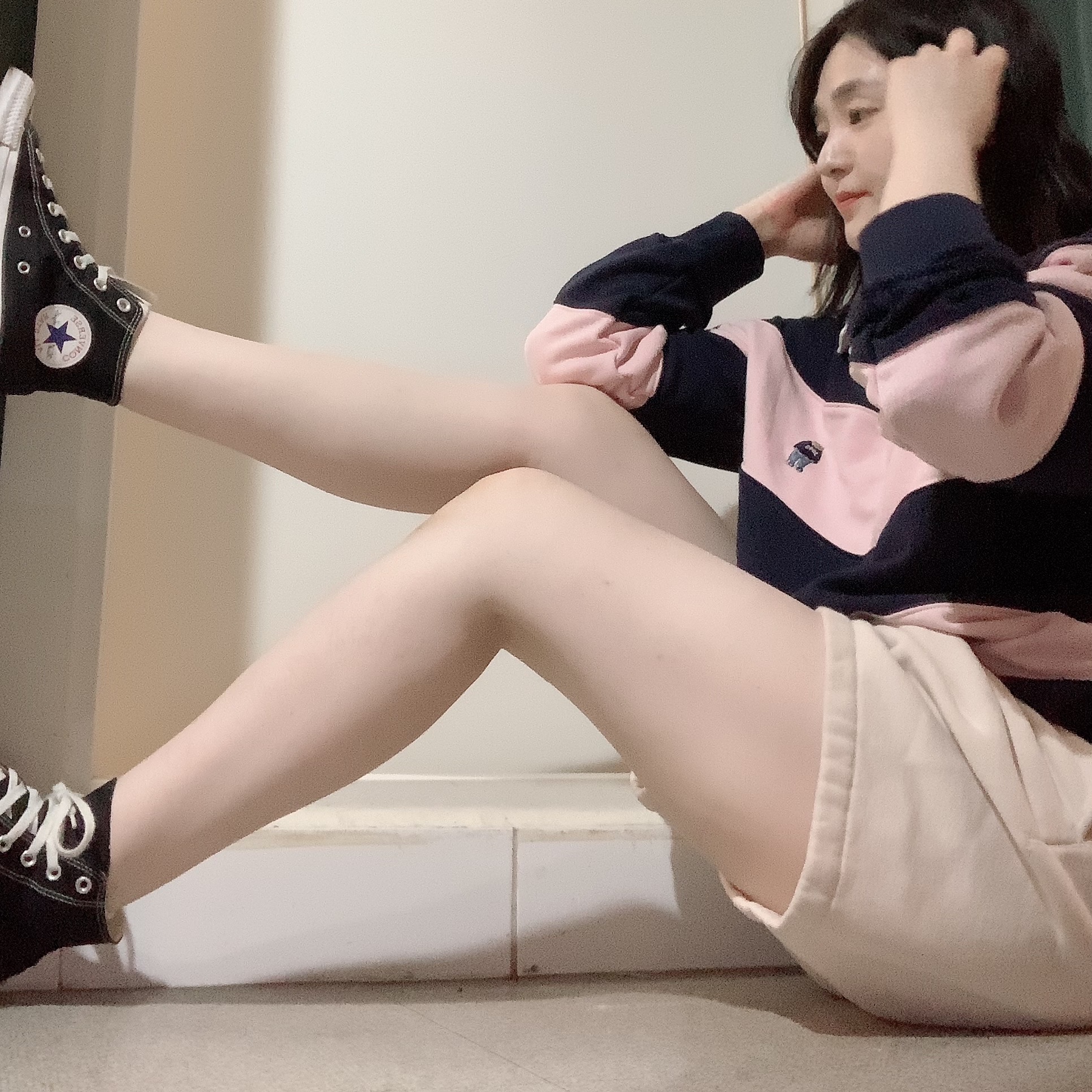 Essentials Sweatshorts Egg Shell - 22FW, Converse Chuck Taylor All Star Hi Black 착용 스타일 - 2