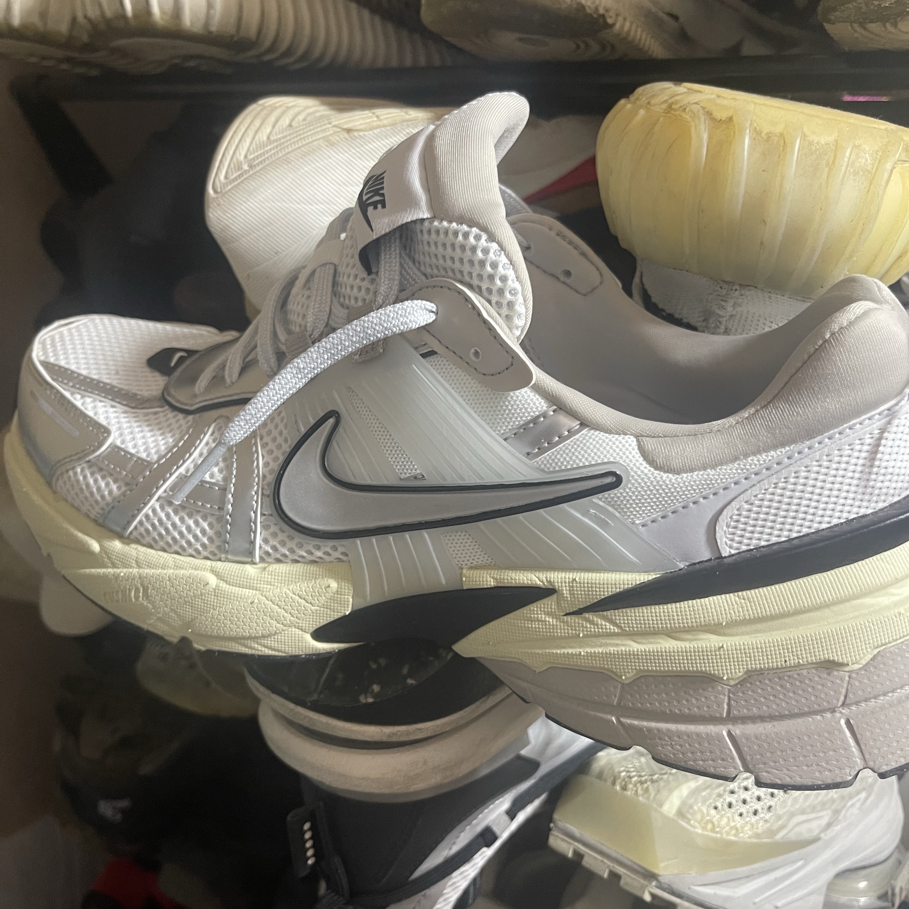 Nike V2K Run Summit White Metallic Silver 착용 스타일