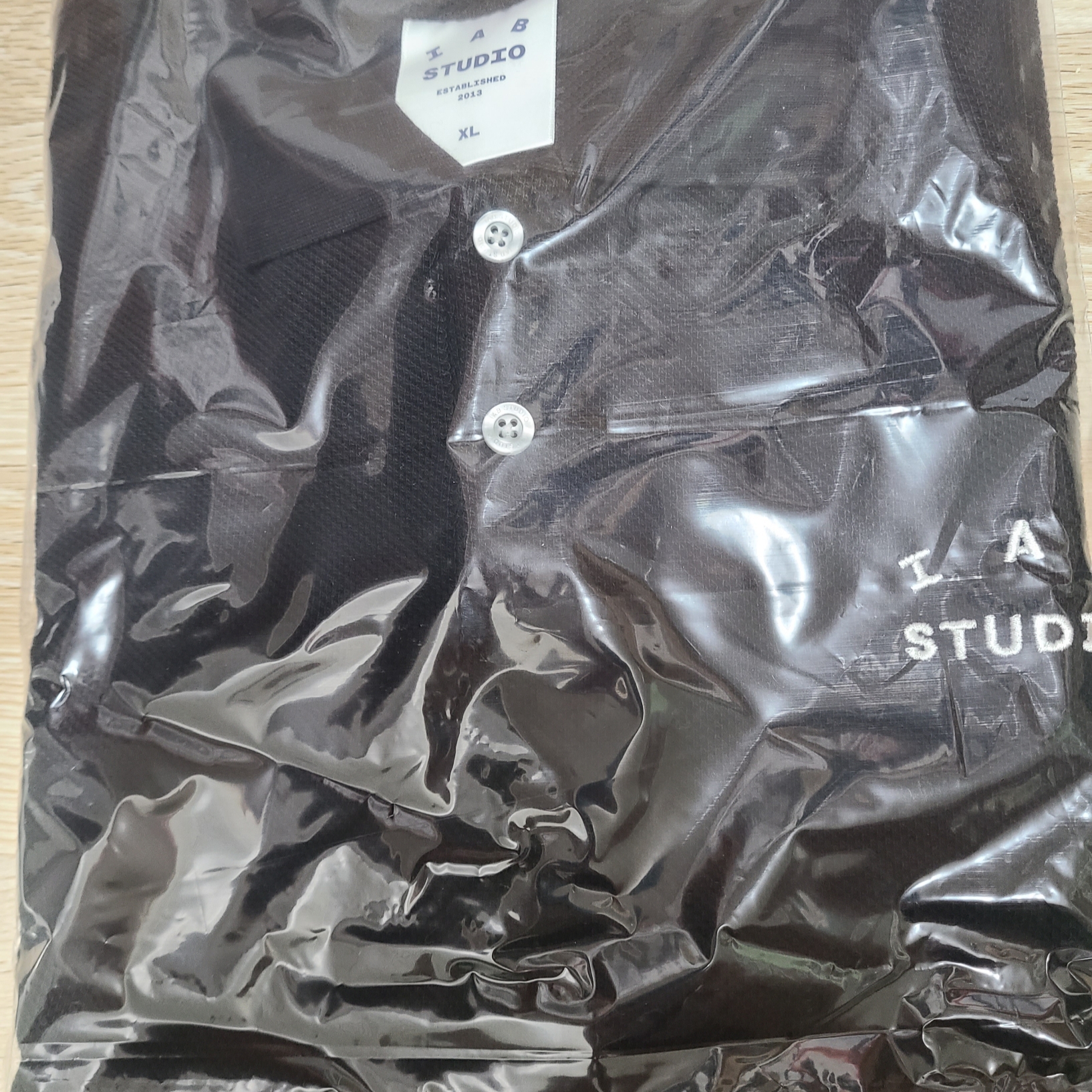 IAB Studio Cropped Pique Shirt Black - The Hyundai Seoul Exclusive 착용 스타일