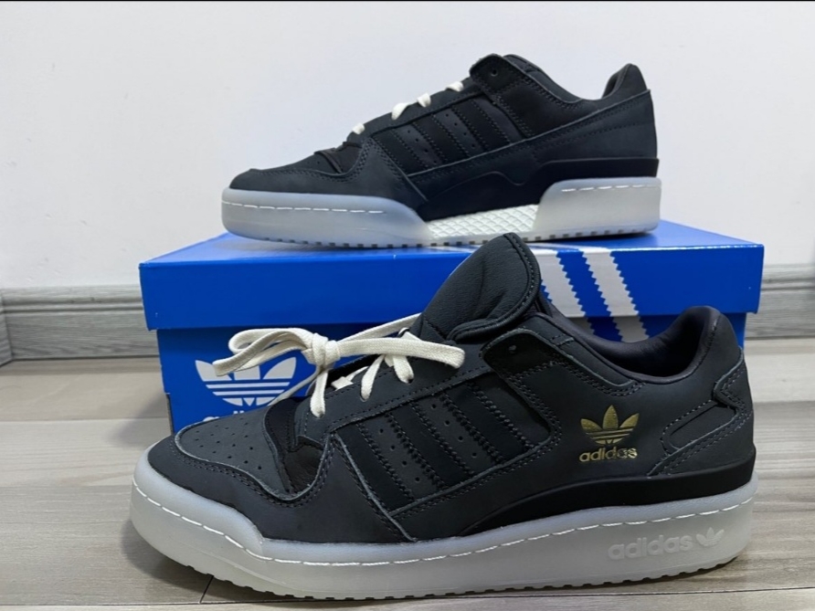 Adidas Forum Low CL Solid Grey Carbon 착용 스타일