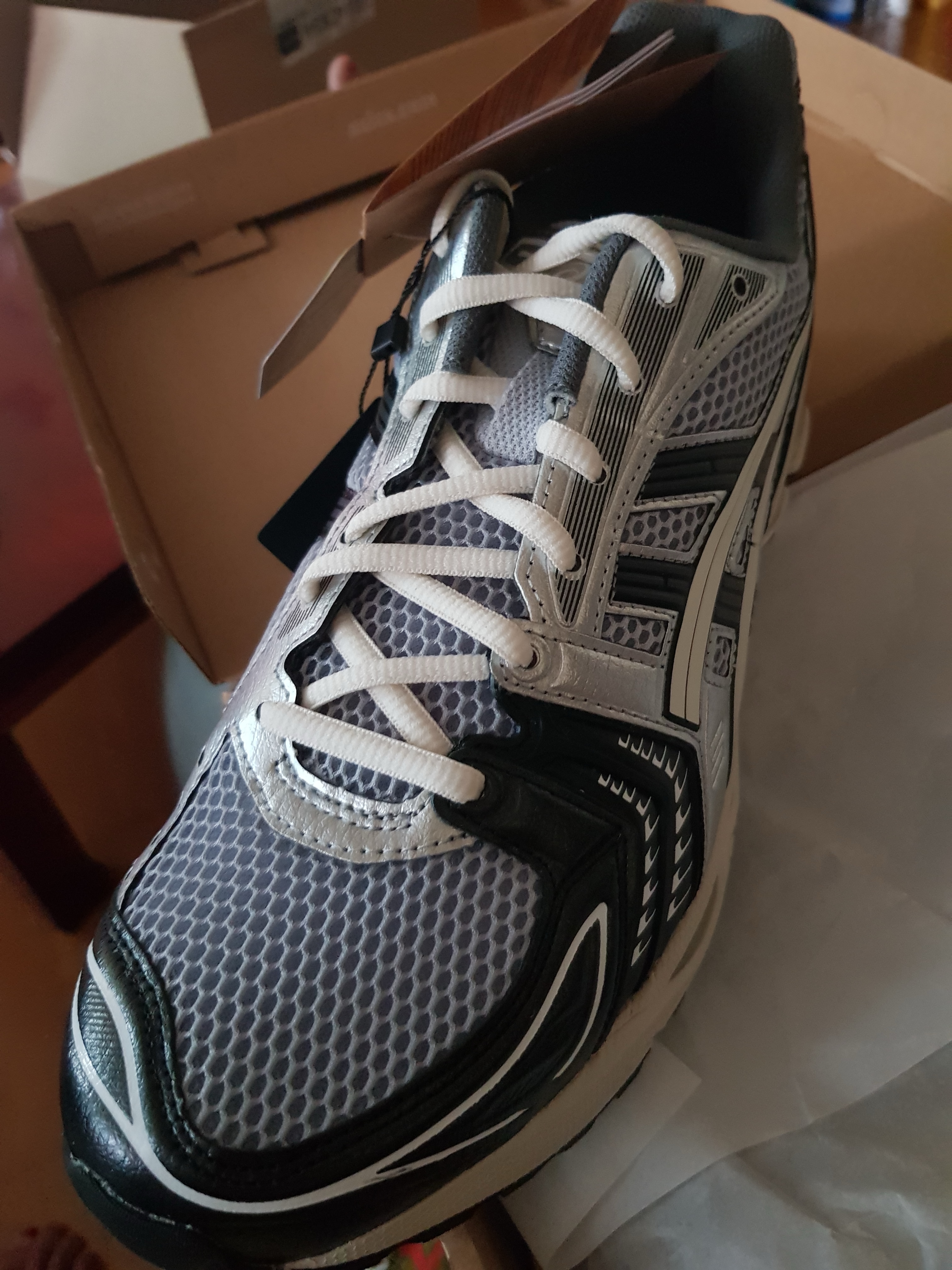 Asics Gel-Kayano 14 Black Glacier Grey 착용 스타일