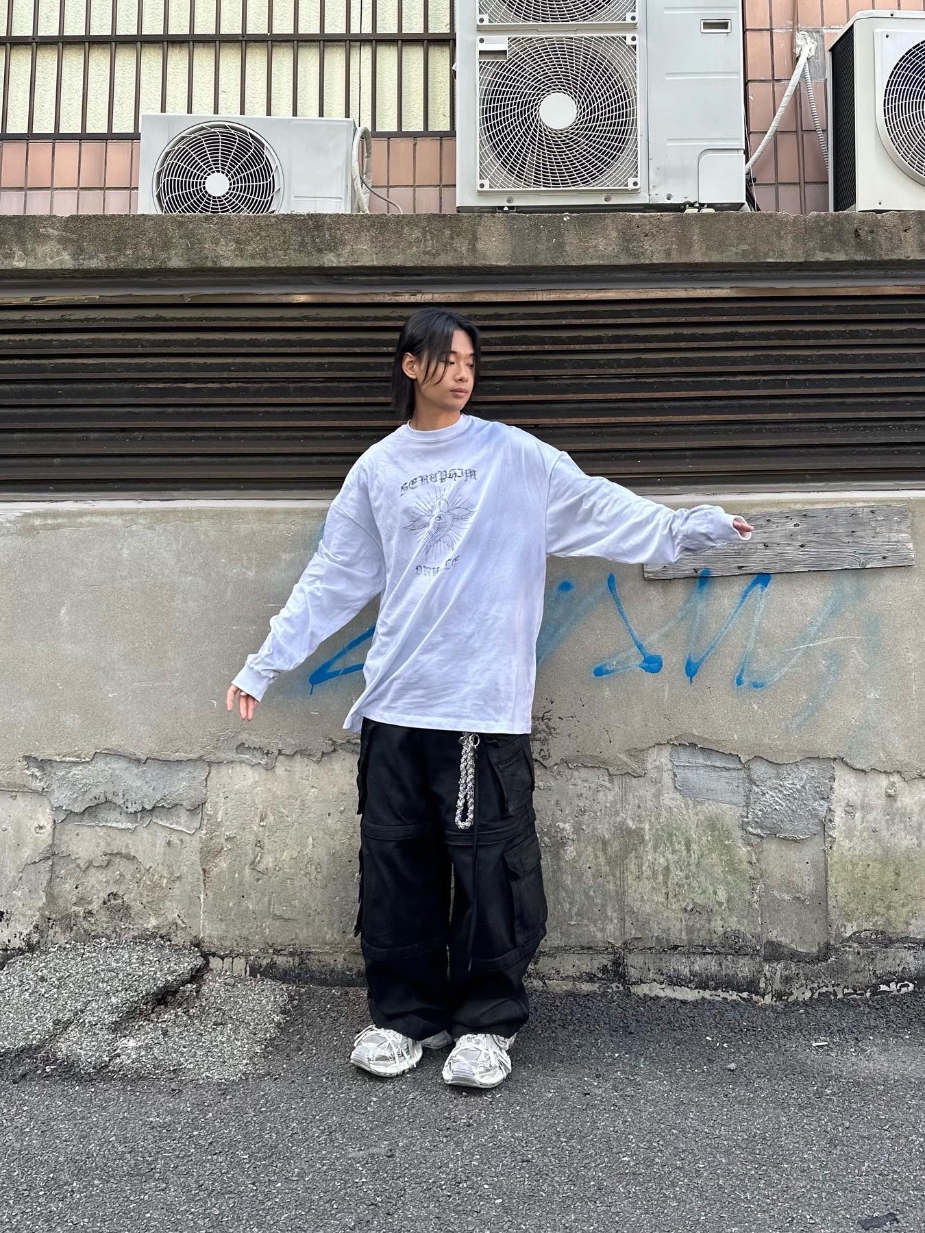 Project G/R Oversized Convertible Cargo Pants Coated Black, Balenciaga 3XL Sneakers Light Beige 착용 스타일 - 2