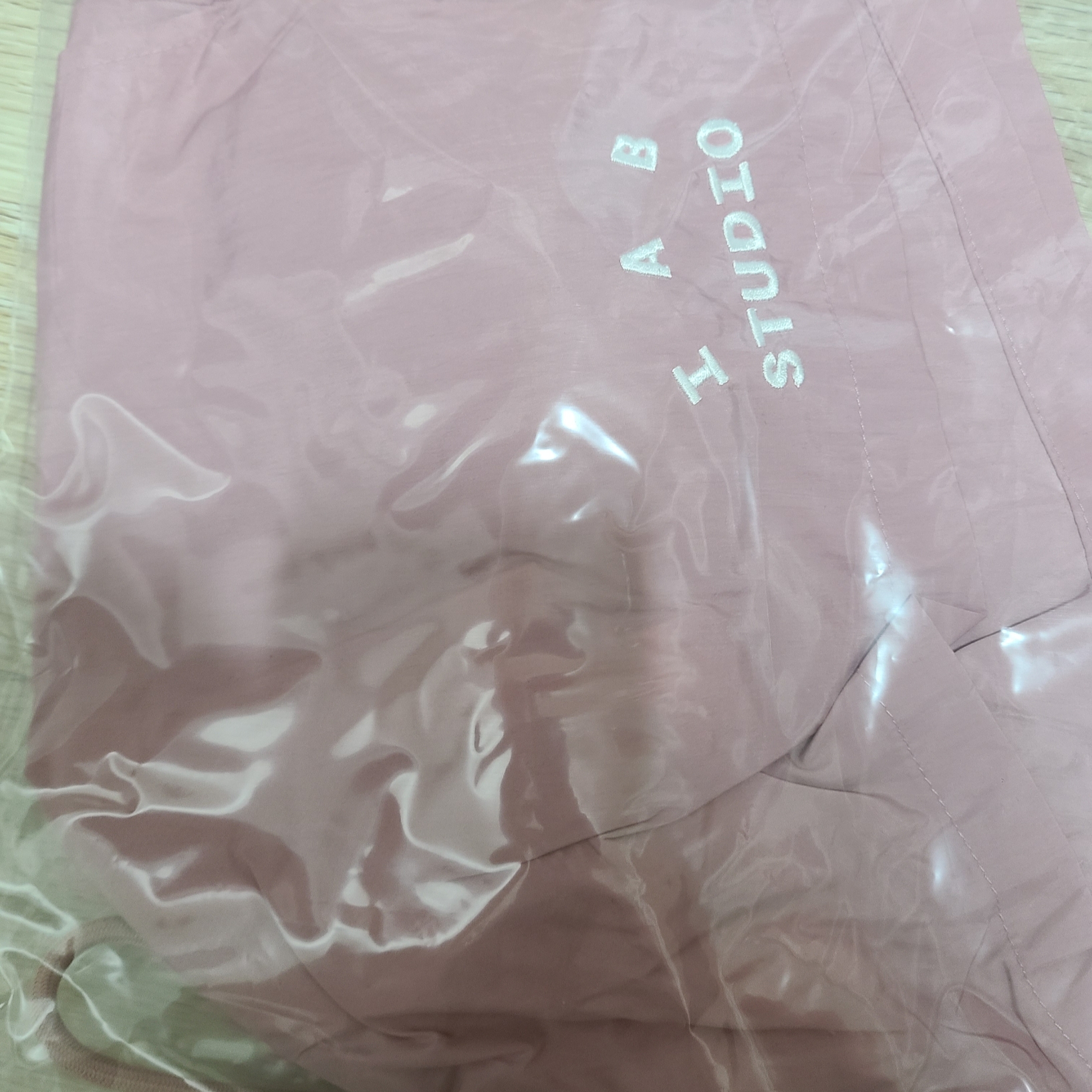 IAB Studio Woven Shorts Pink - The Hyundai Seoul Exclusive 착용 스타일