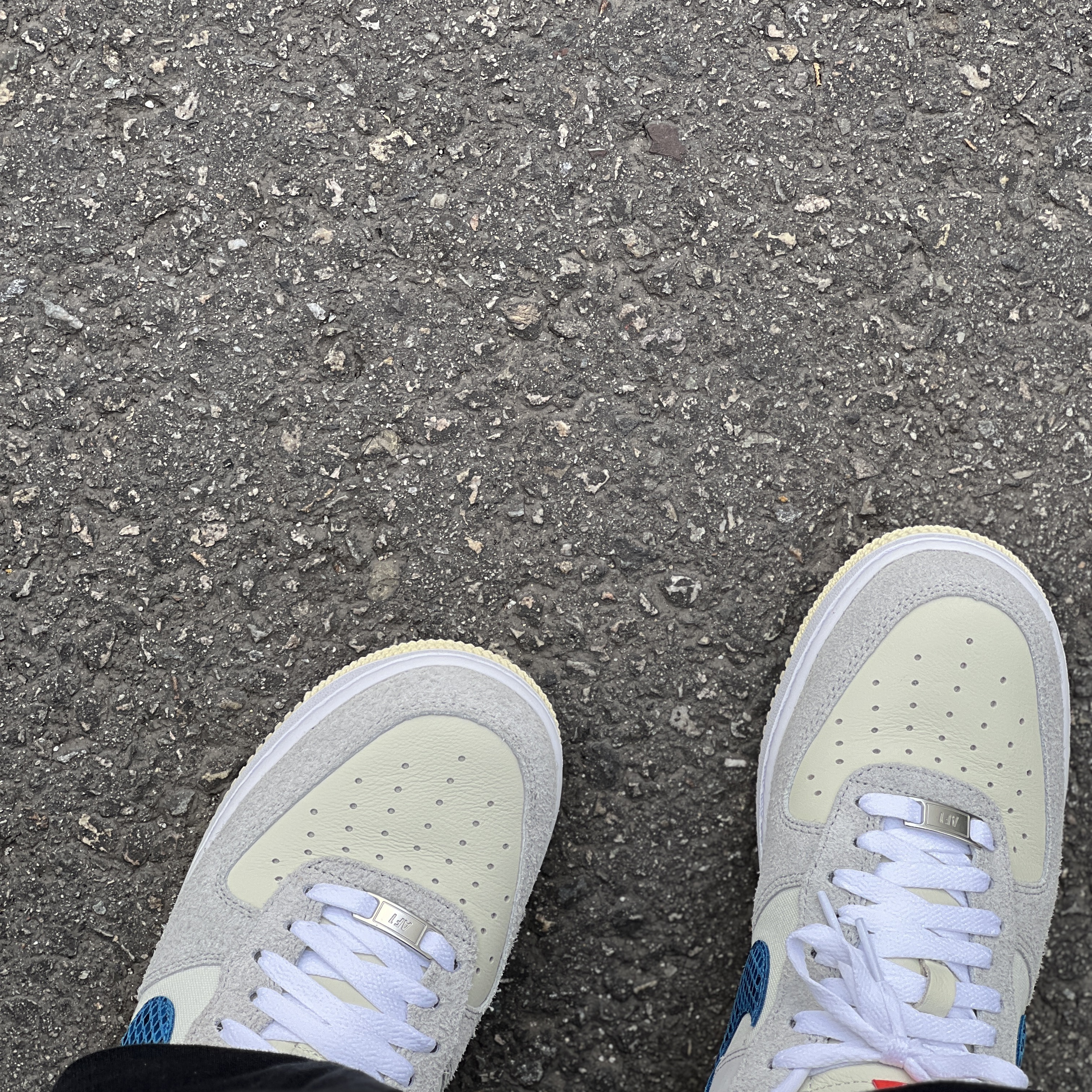 Nike x Undefeated Air Force 1 Low SP 5 On It 착용 스타일 - 3