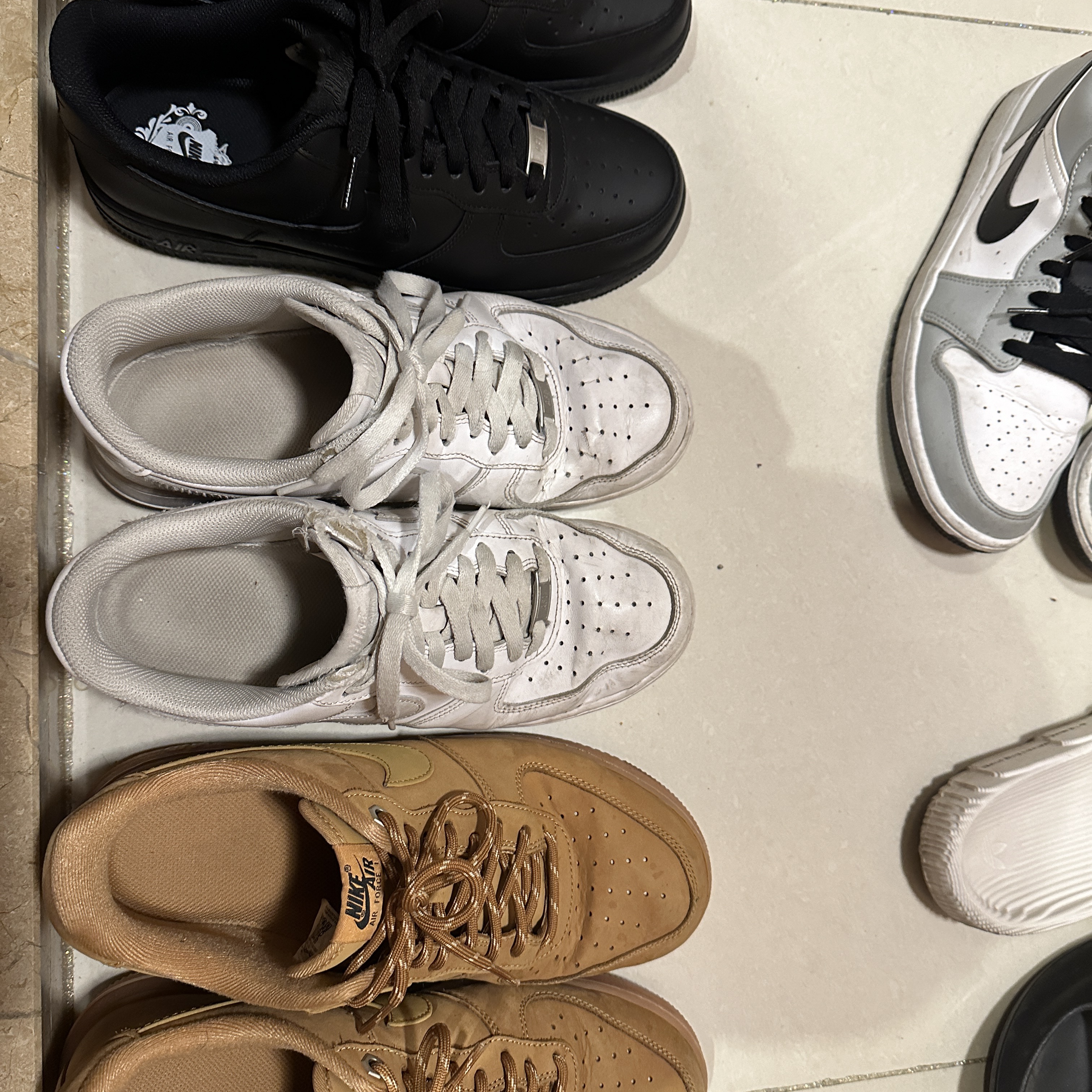Nike Air Force 1 '07 Low Triple Black, Nike Air Force 1 '07 Low White 착용 스타일 - 3