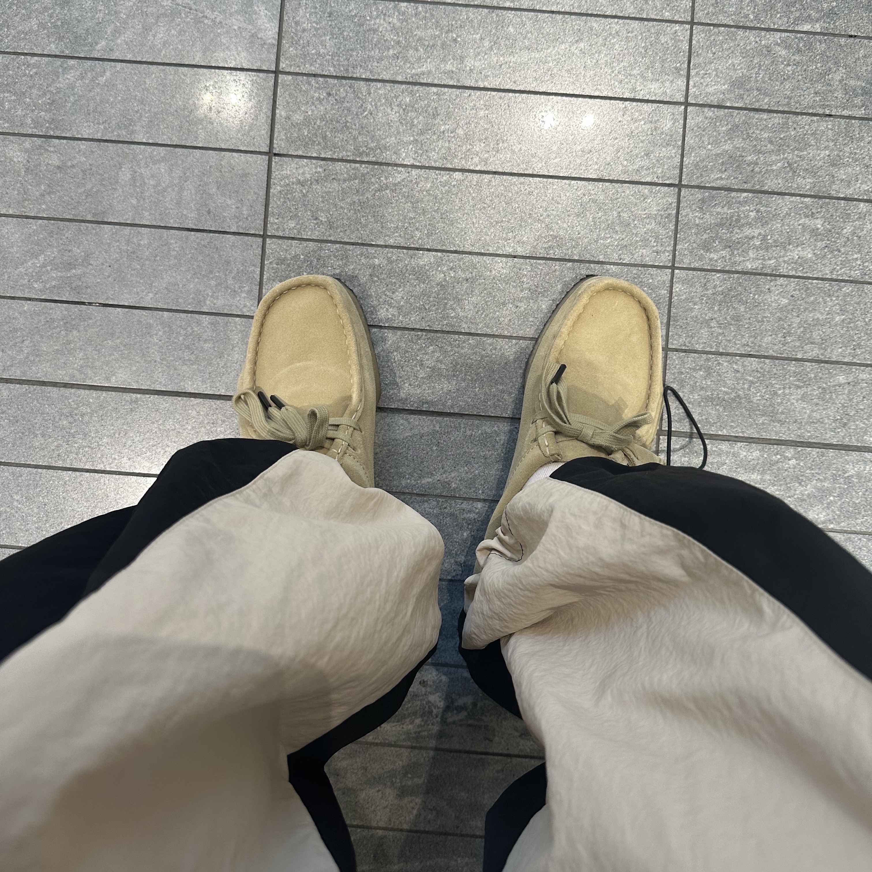 (W) Clarks Wallabee Maple Suede 착용 스타일