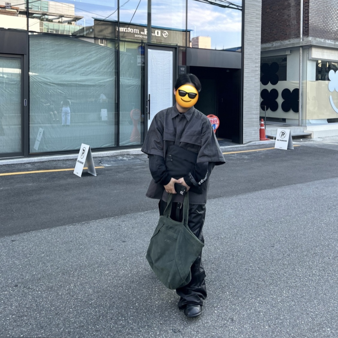 Balenciaga Home Slippers Black, Farfromwhat Far Layered Work Pants Coated Black 착용 스타일