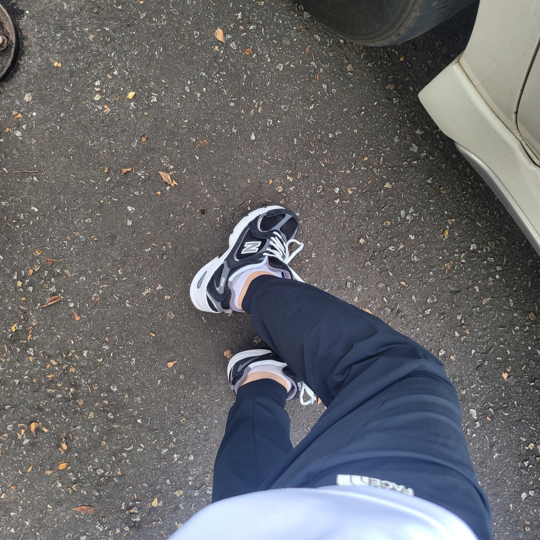 New Balance 530 Classic Black 착용 스타일