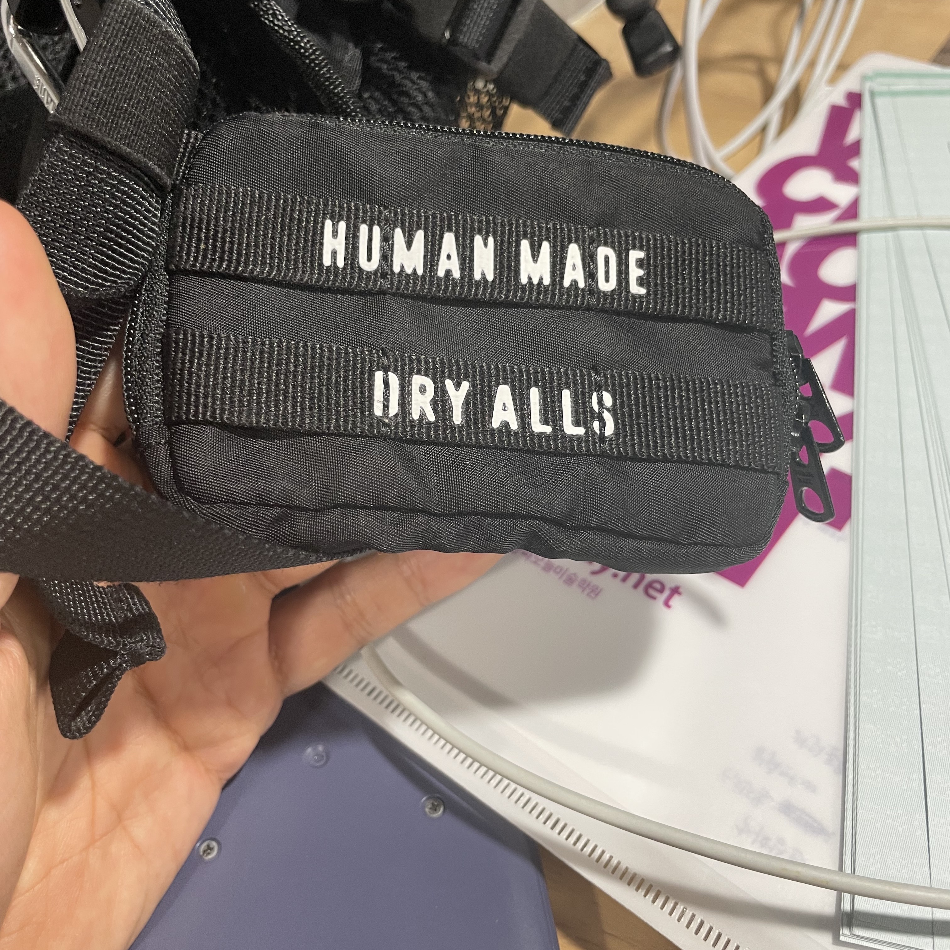 Human Made Military Card Case Black 착용 스타일