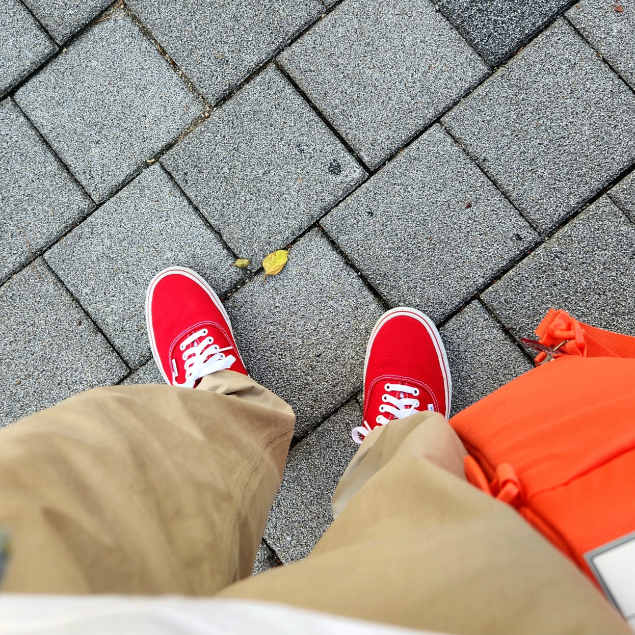 Vans Authentic Red, Nike Shoebox Bag 12L Orange White 착용 스타일