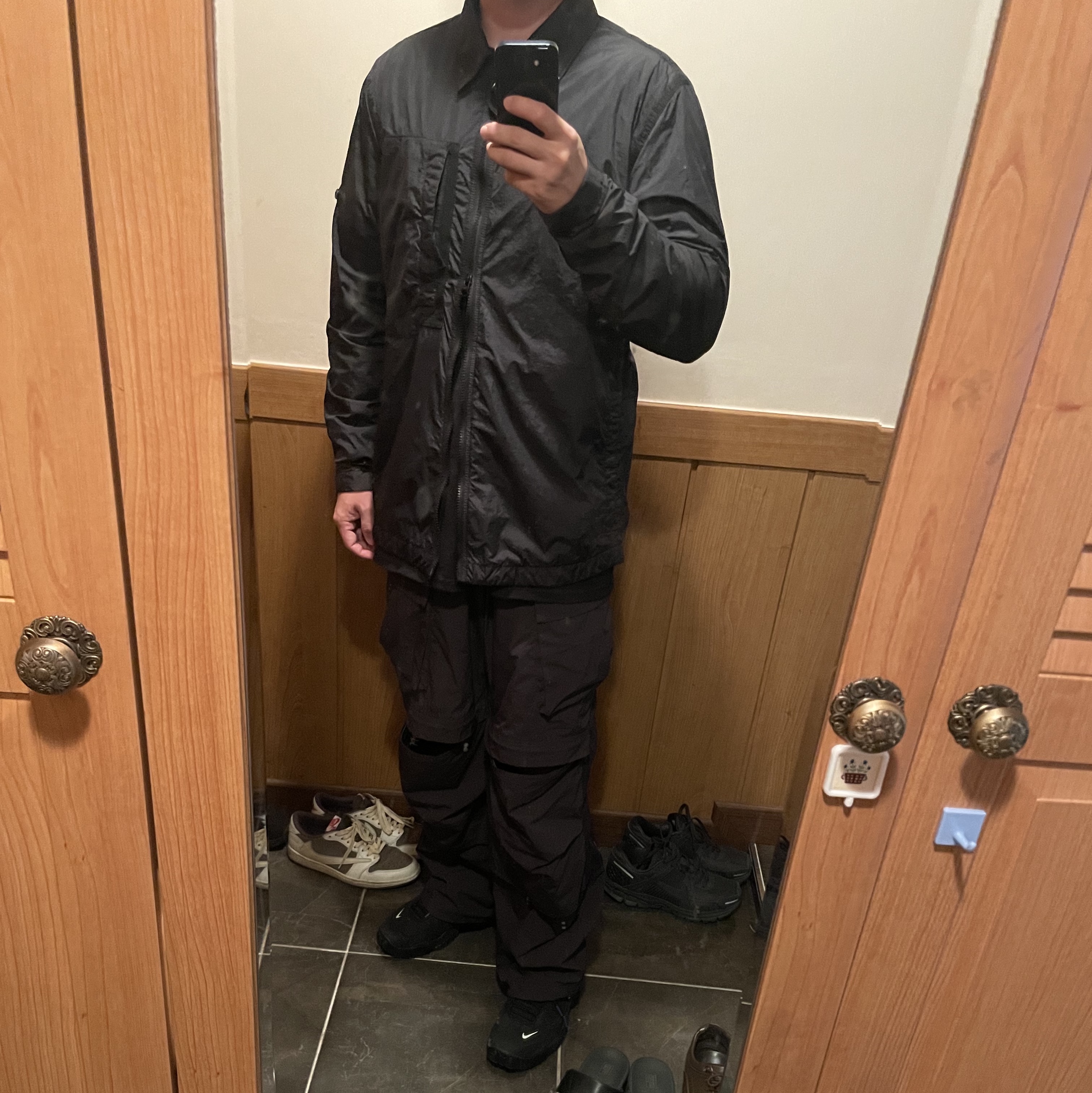 Stone Island 10723 Garment Dyed Crinkle Reps Recycled Nylon Jacket Black - 23FW 착용 스타일