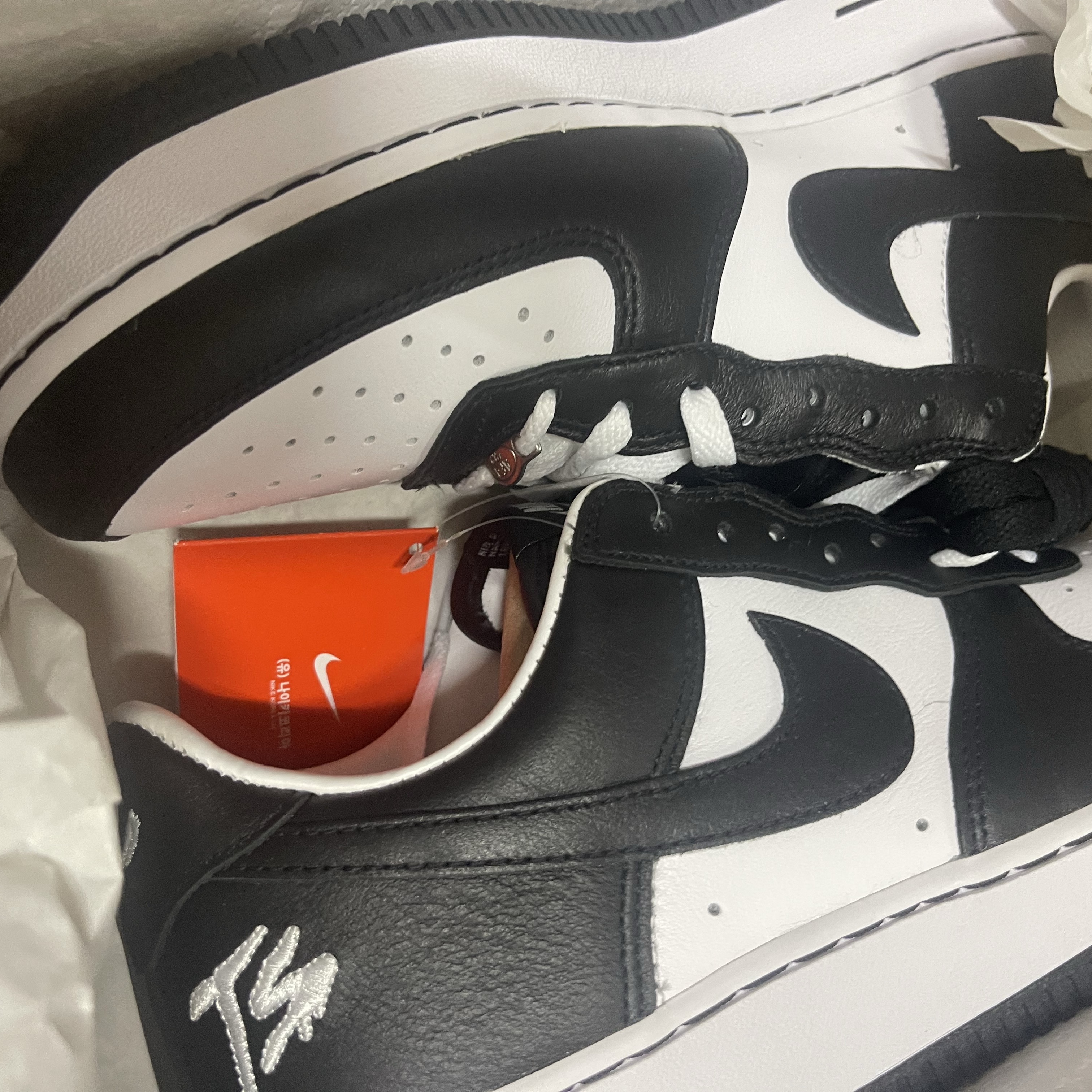 Nike x Terror Squad Air Force 1 Low QS Blackout 착용 스타일