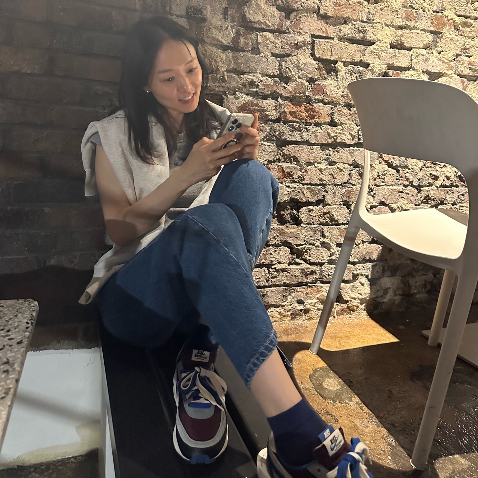 Nike x Sacai x Undercover LDWaffle Night Maroon Team Royal 착용 스타일
