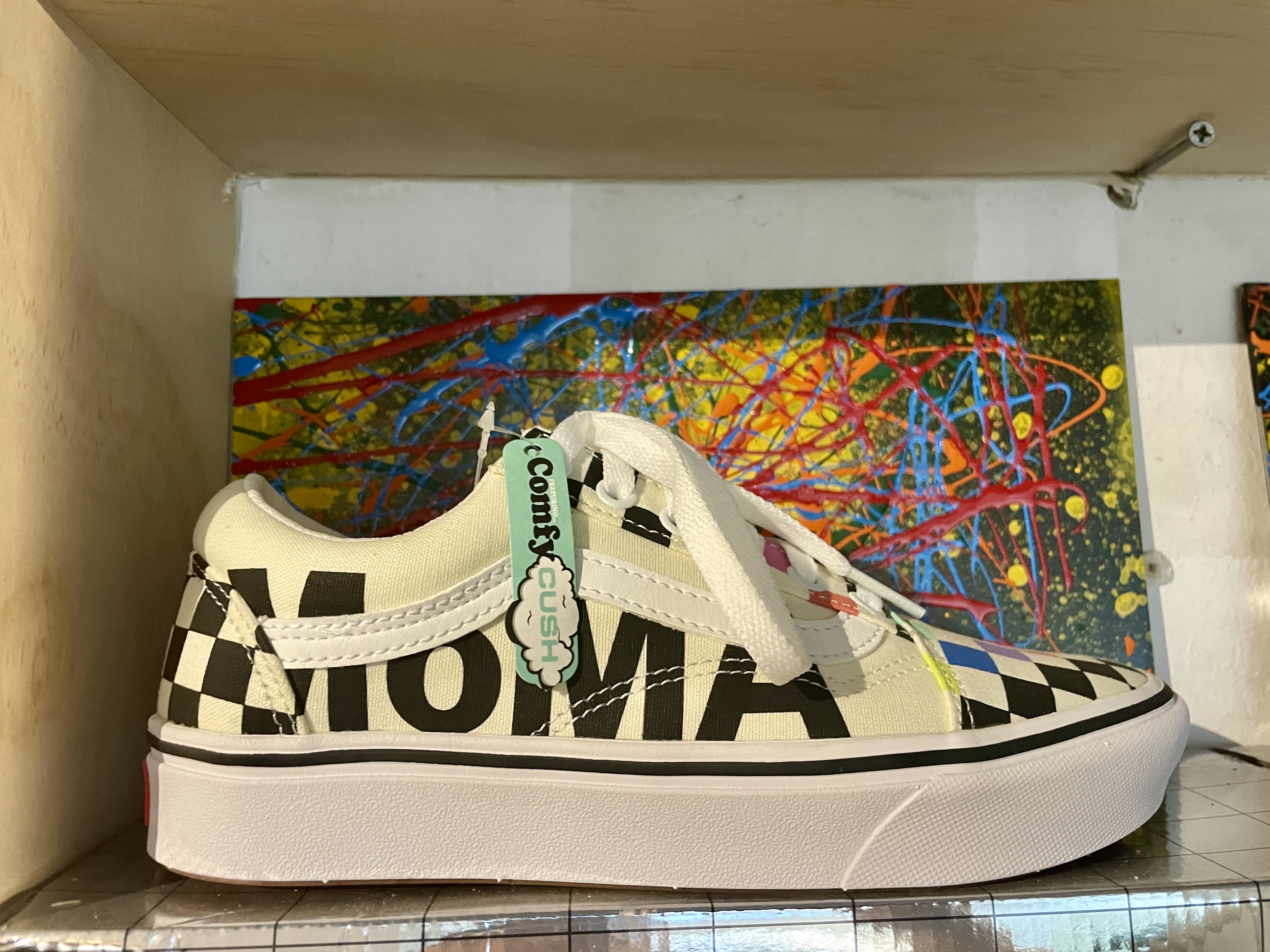 Vans x MoMA ComfyCush Old Skool Multicolor 착용 스타일 - 1